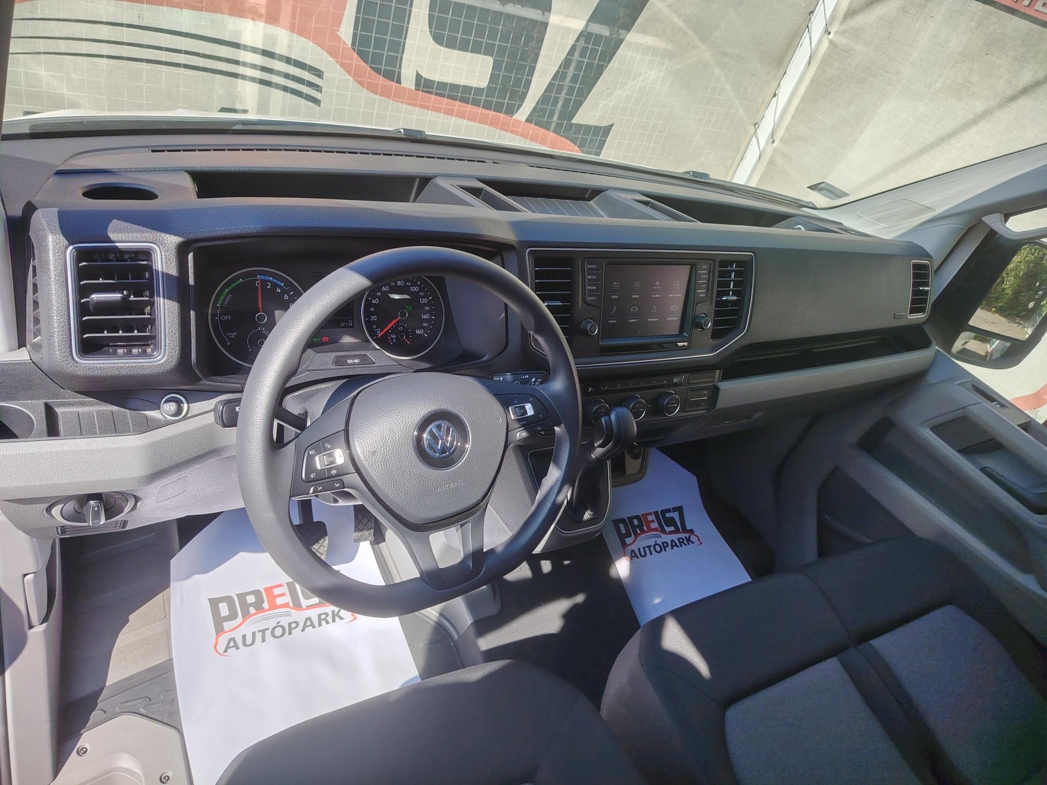 VOLKSWAGEN CRAFTER eCrafter 4418 km!!! Dobozos felépítmény Emelőhátfal 3 személyes Fűtött ülés