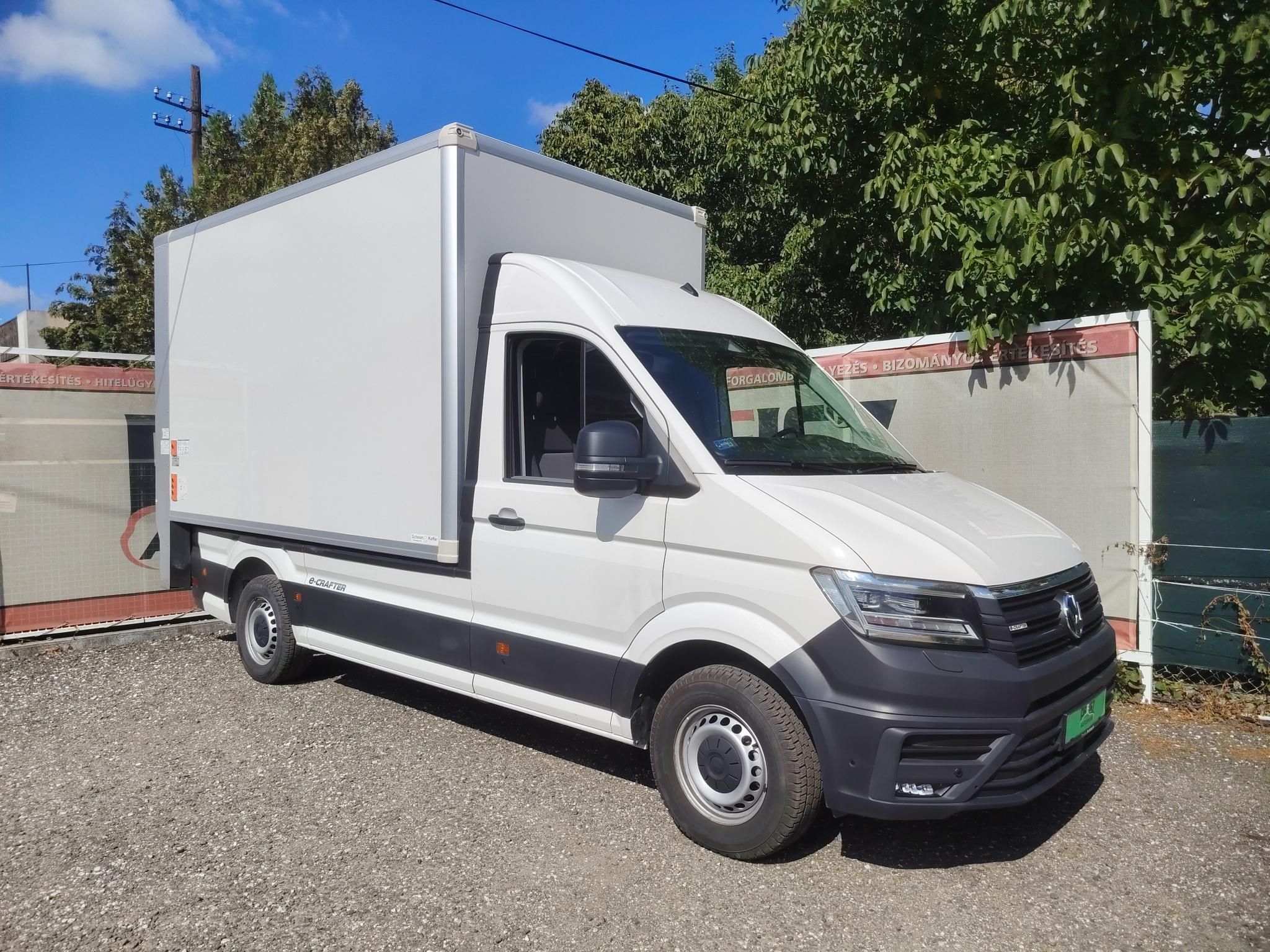 VOLKSWAGEN CRAFTER eCrafter 4418 km!!! Dobozos felépítmény Emelőhátfal 3 személyes Fűtött ülés