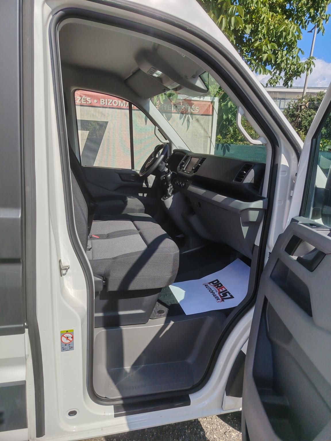 VOLKSWAGEN CRAFTER eCrafter 4418 km!!! Dobozos felépítmény Emelőhátfal 3 személyes Fűtött ülés
