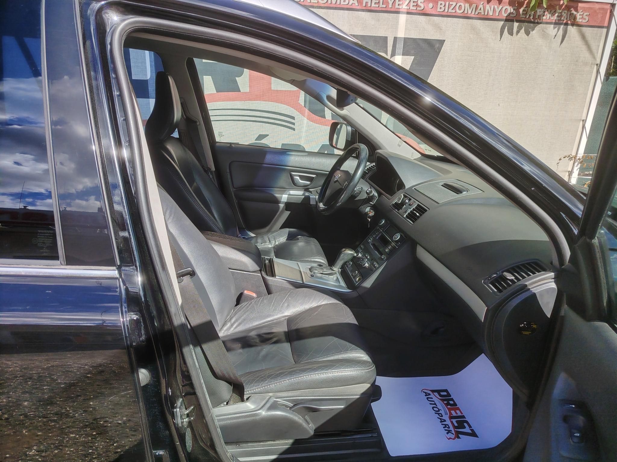 VOLVO XC90 2.4 D [D5] Executive Geartronic (7 személyes ) Bőr belső Vonóhorog Gyári fényezés