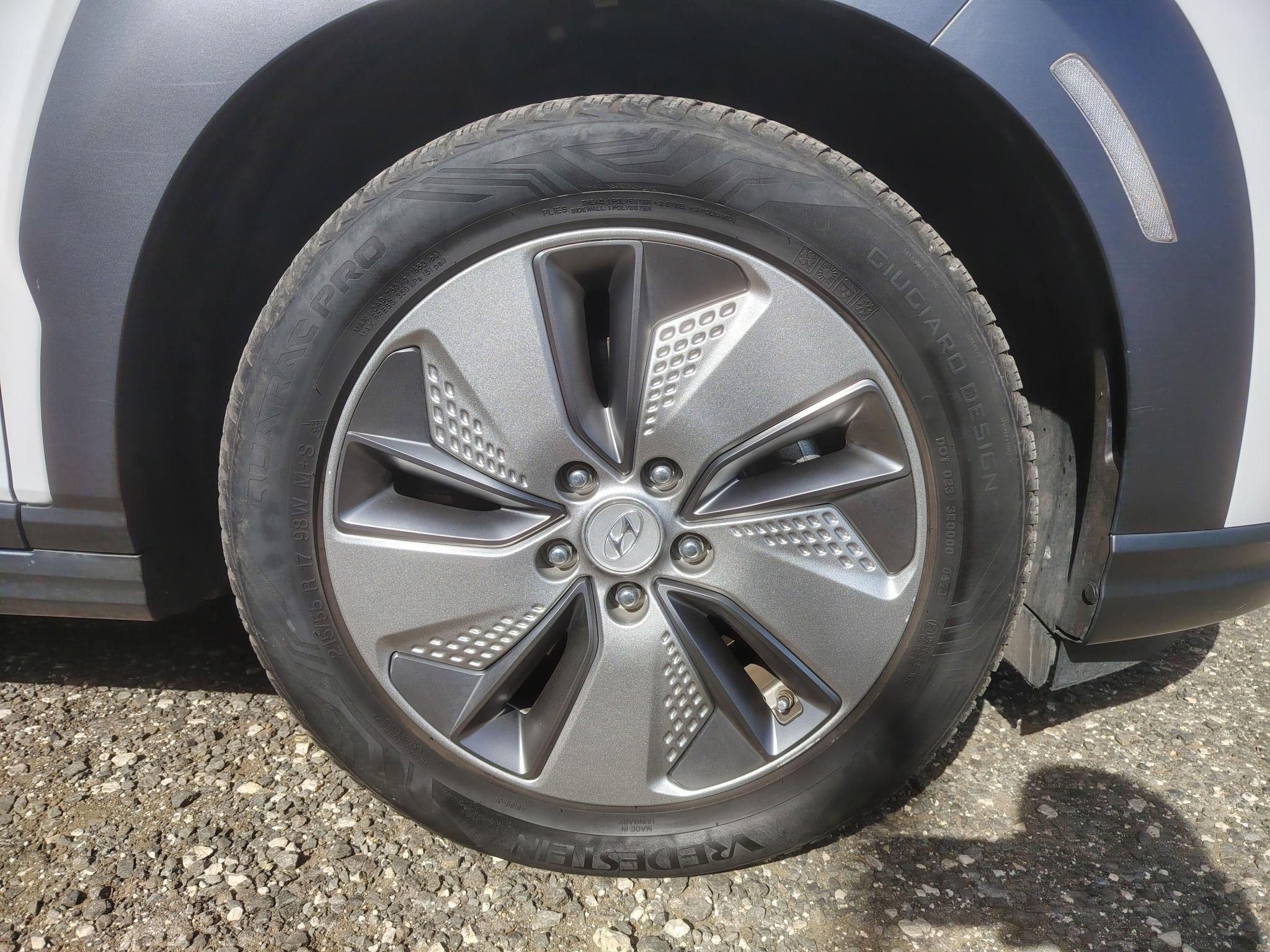 HYUNDAI KONA EV 64kWh Premium 75e km Vezetett szervizkönyv HUD Fűtött ülés Fűtött kormány Keyless