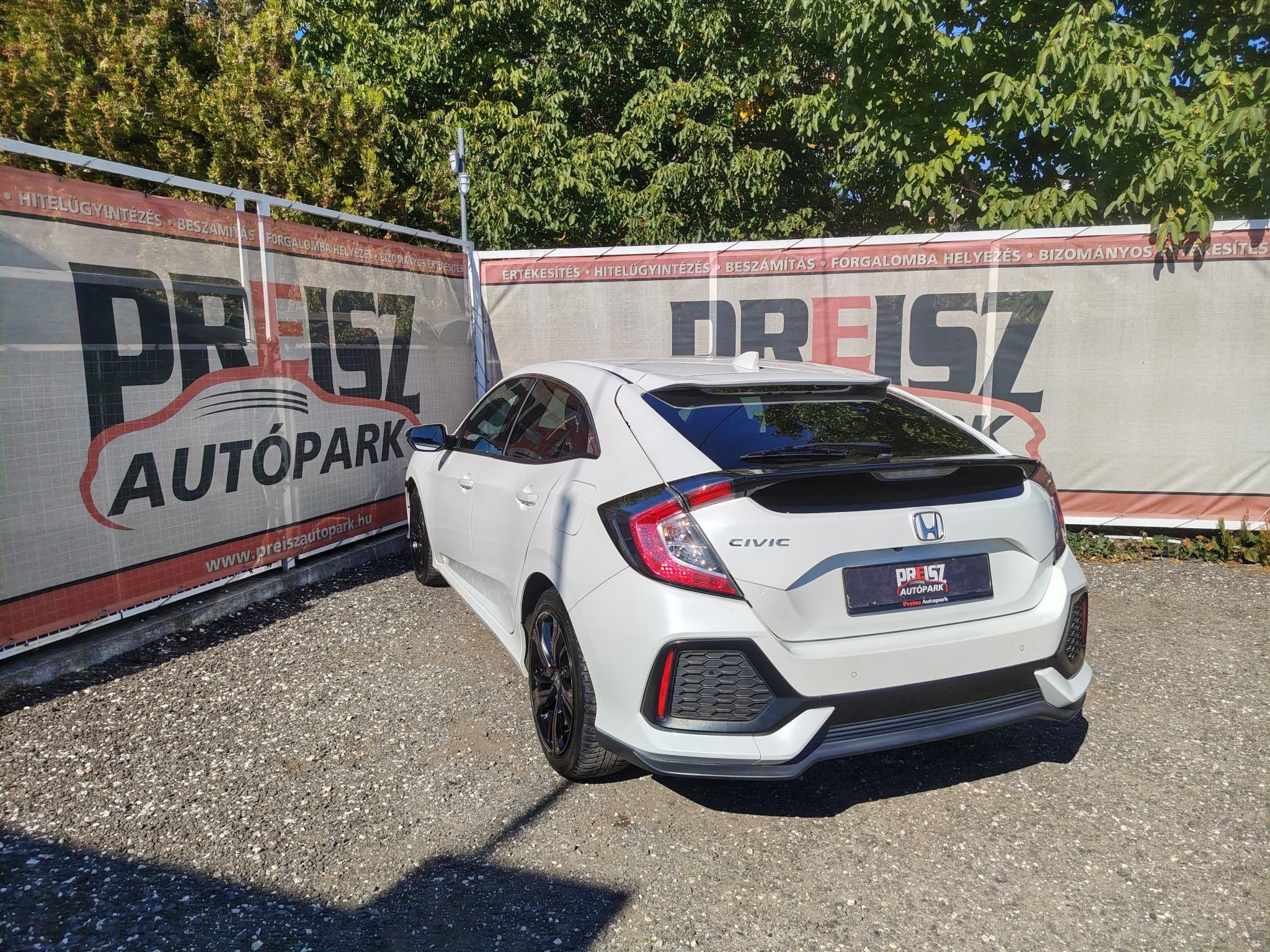 HONDA CIVIC 1.0 T Elegance Navi Vezetett szervizkönyv Tempomat Fűtött ülés Fűthető tükör
