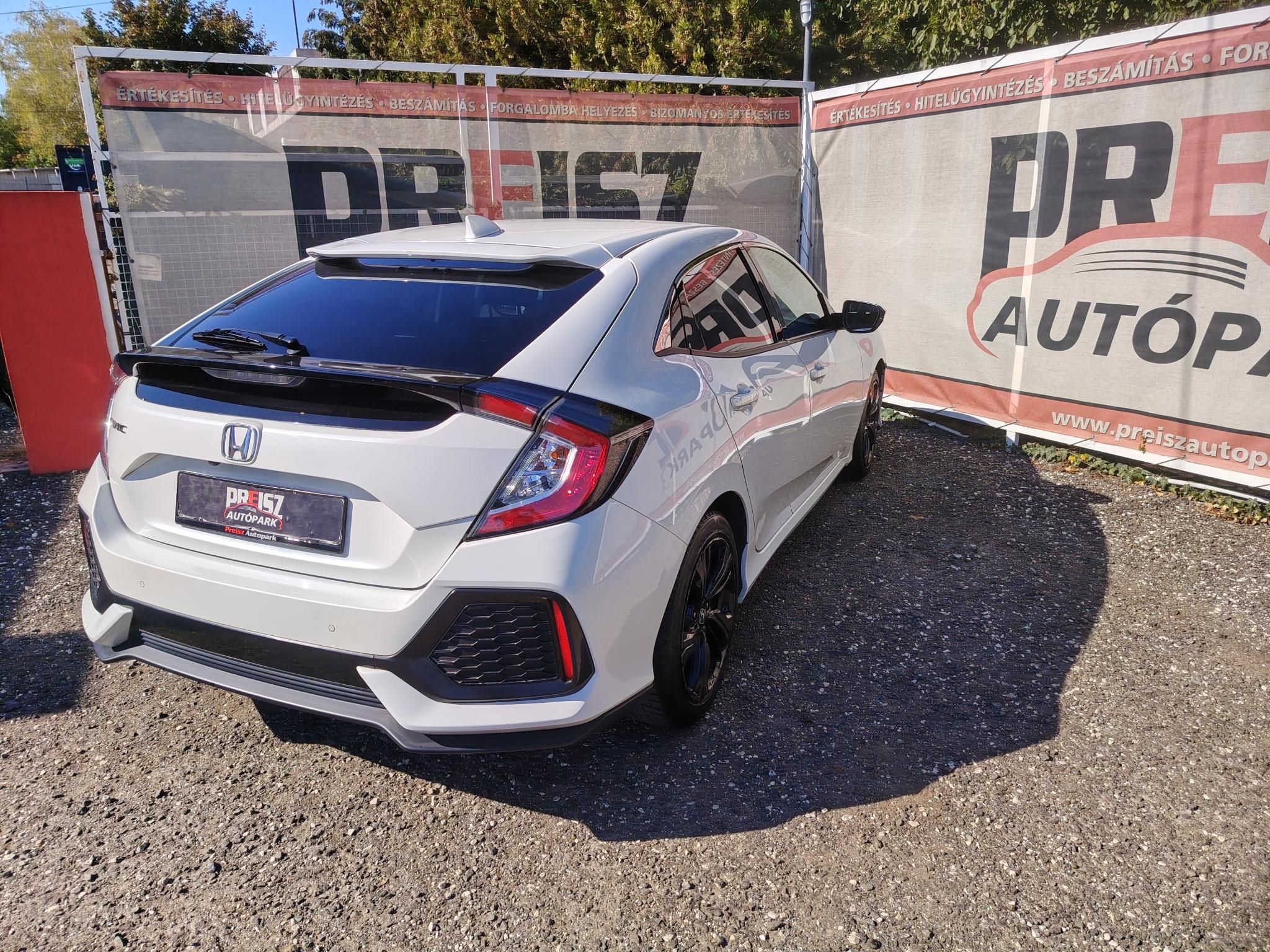 HONDA CIVIC 1.0 T Elegance Navi Vezetett szervizkönyv Tempomat Fűtött ülés Fűthető tükör
