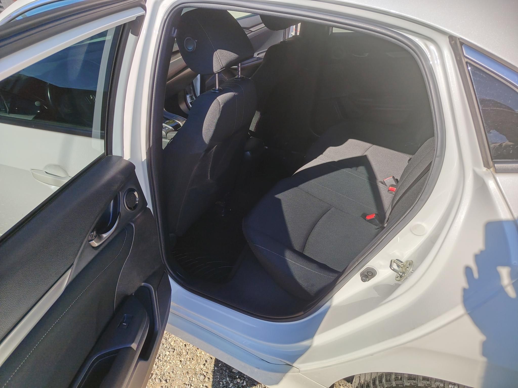 HONDA CIVIC 1.0 T Elegance Navi Vezetett szervizkönyv Tempomat Fűtött ülés Fűthető tükör