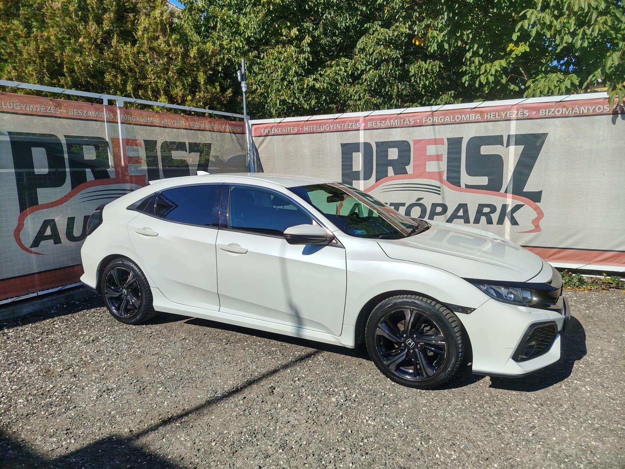 HONDA CIVIC 1.0 T Elegance Navi Vezetett szervizkönyv Tempomat Fűtött ülés Fűthető tükör