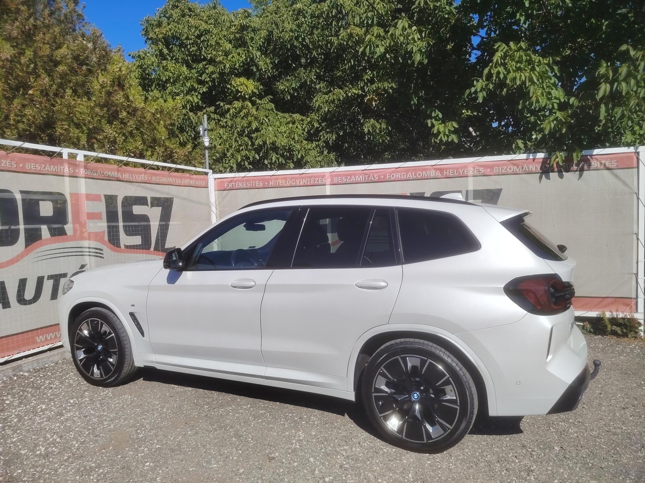 BMW IX3 73,9kWh M-Sport Sérülésmentes Áfás Panorámatető HUD Fűtött ülés