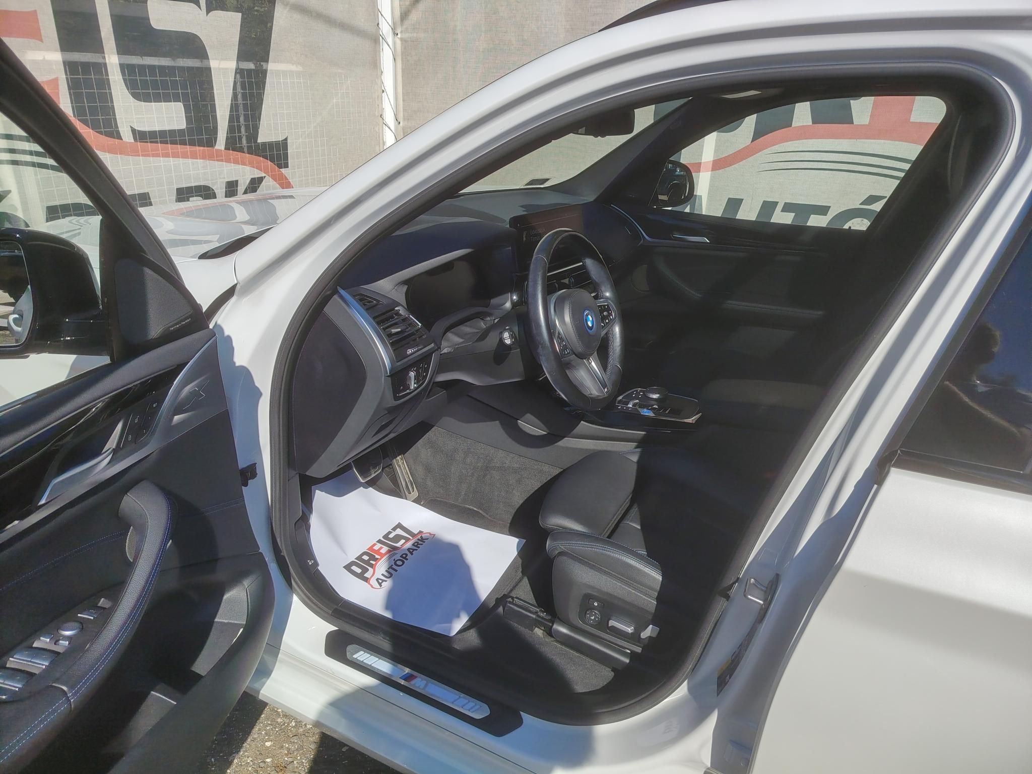 BMW IX3 73,9kWh M-Sport Sérülésmentes Áfás Panorámatető HUD Fűtött ülés