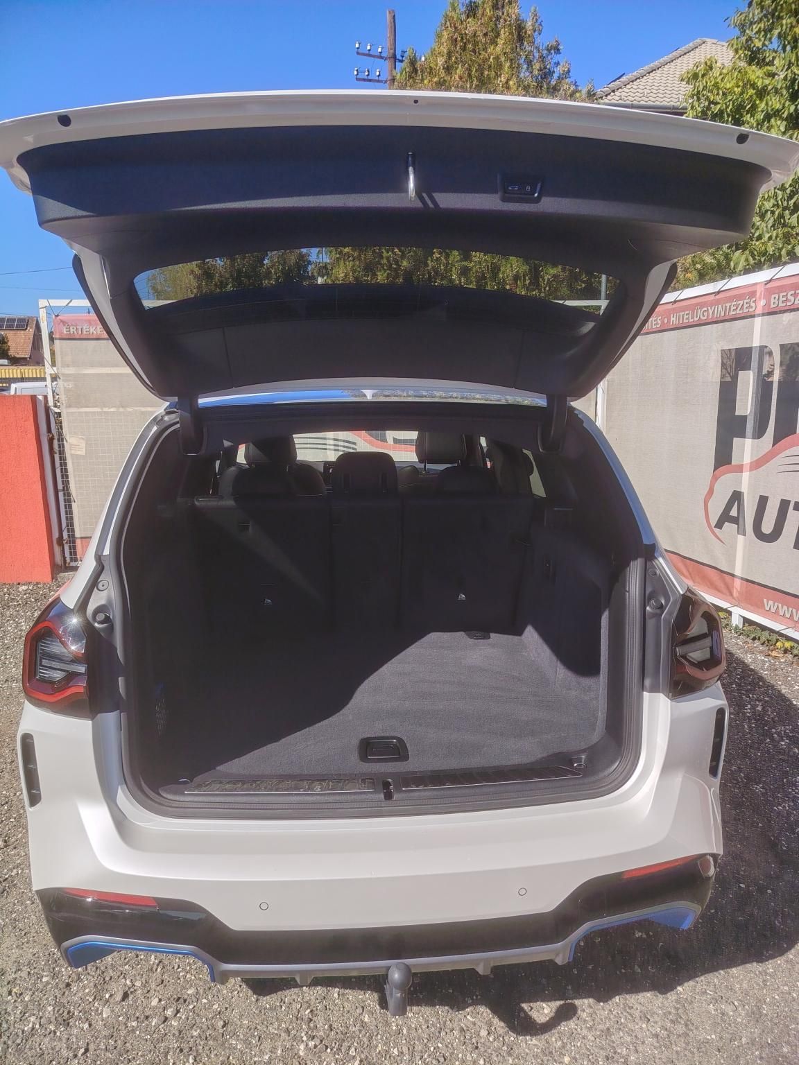 BMW IX3 73,9kWh M-Sport Sérülésmentes Áfás Panorámatető HUD Fűtött ülés