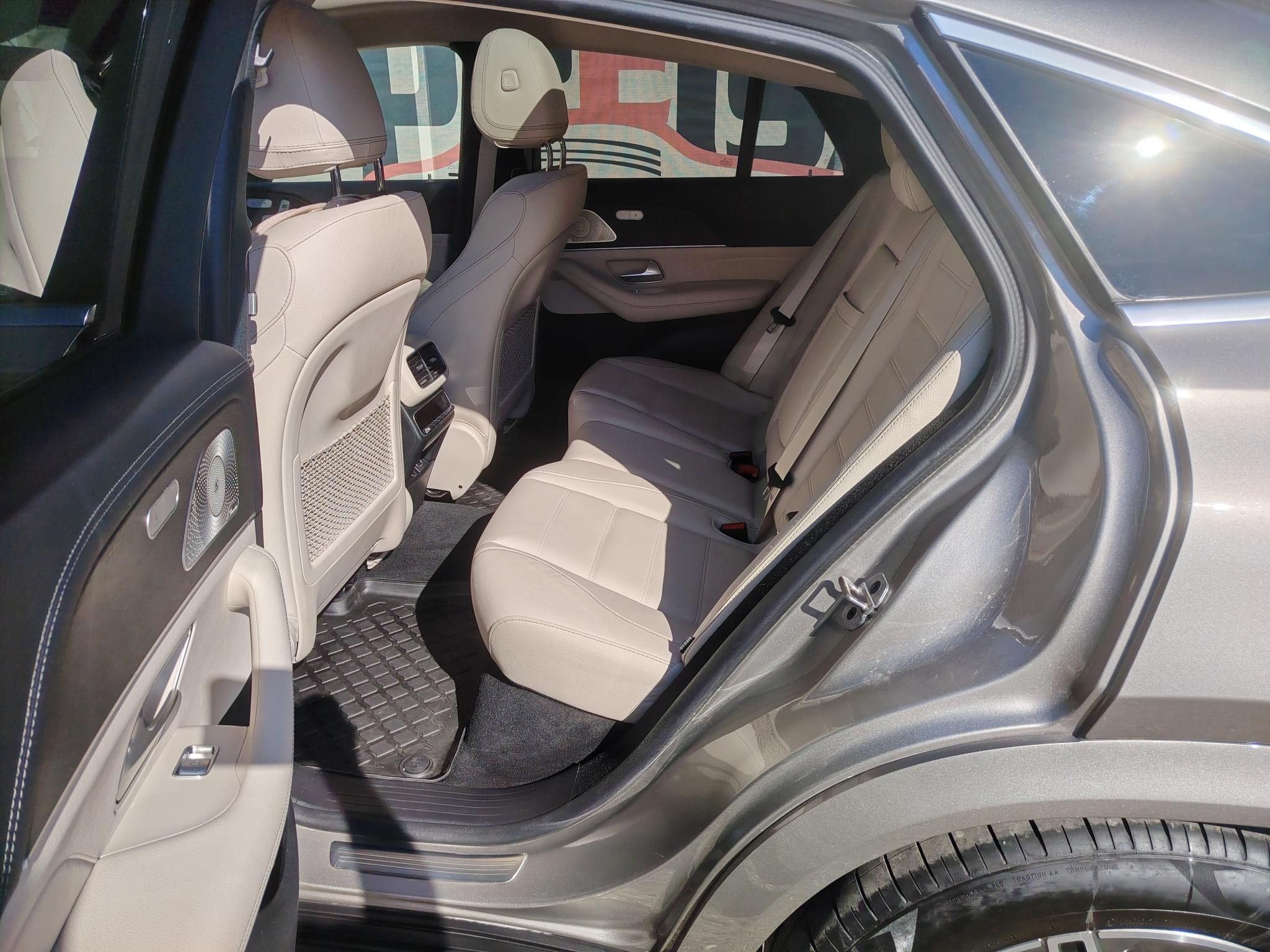 MERCEDES-BENZ GLE 400 d 4Matic 9G-TRONIC Vezetett szervizkönyv Tempomat Téli-nyári gumiszett HUD