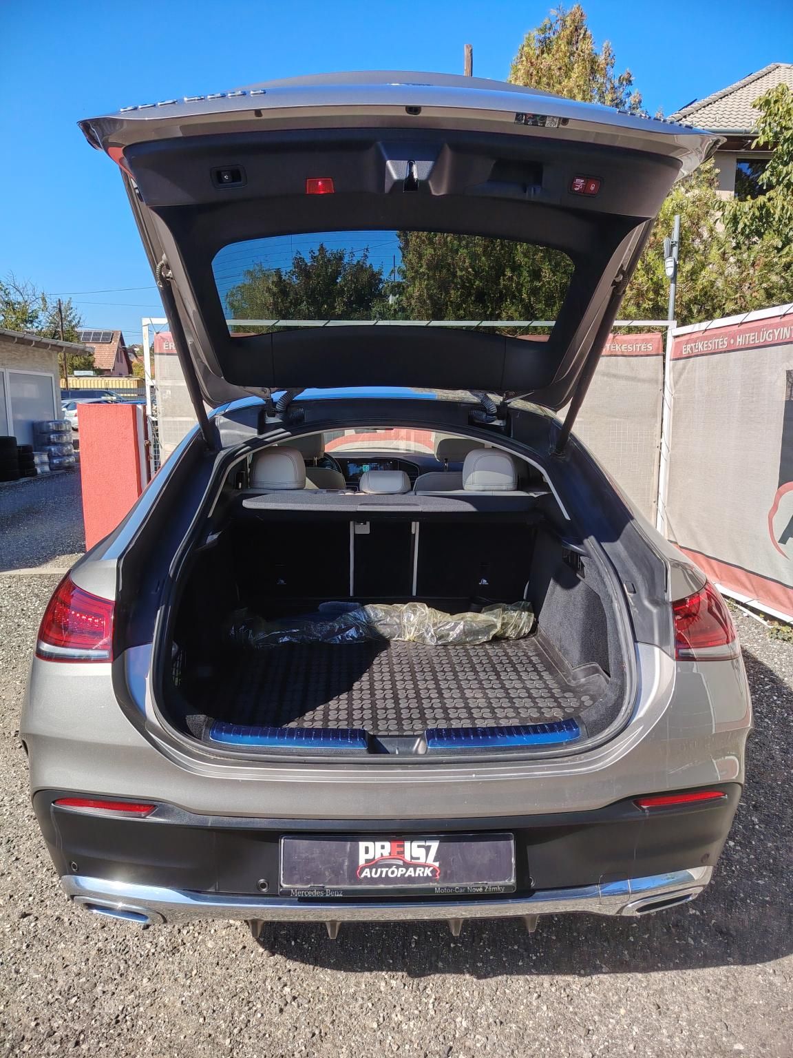 MERCEDES-BENZ GLE 400 d 4Matic 9G-TRONIC Vezetett szervizkönyv Tempomat Téli-nyári gumiszett HUD