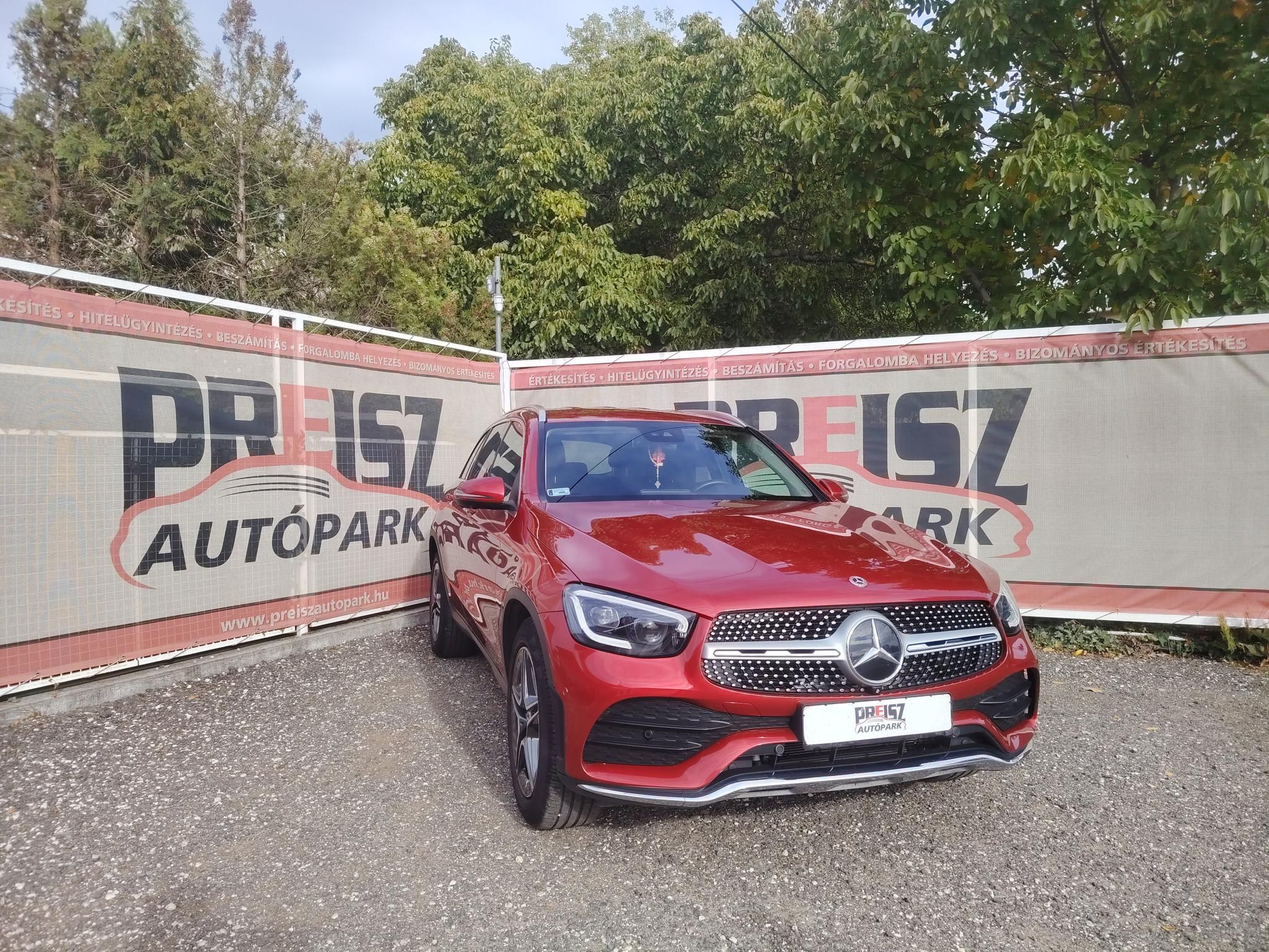 MERCEDES-BENZ GLC 200 4Matic 9G-TRONIC Mild hybrid drive Vezetett szervizkönyv Tempomat Félbőr ülések 360-as kamera
