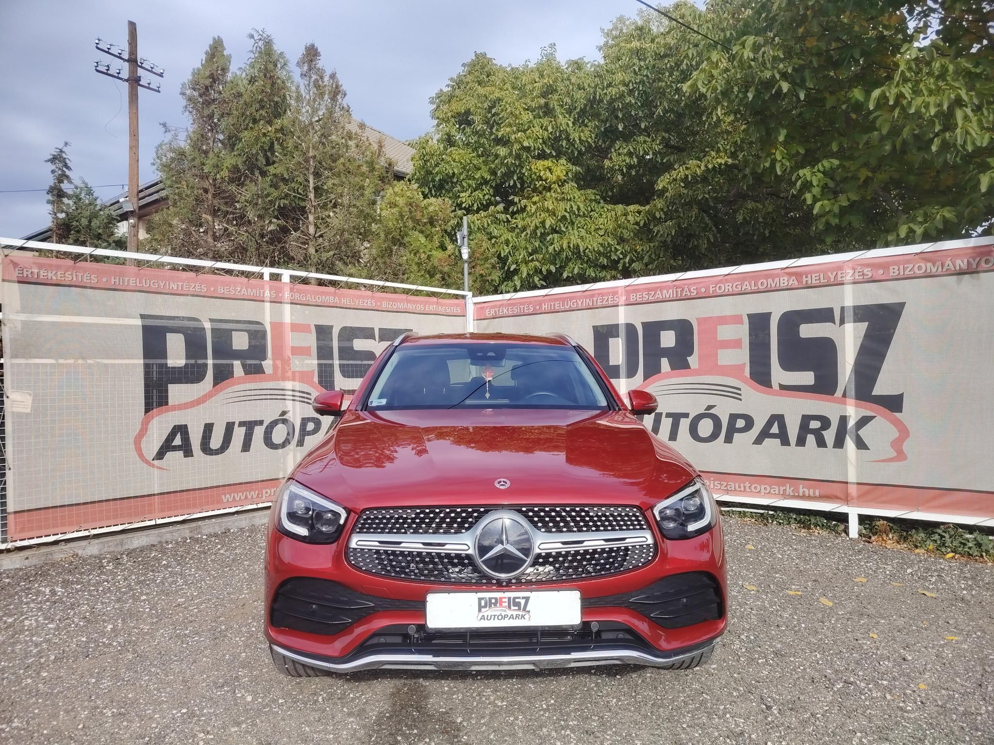 MERCEDES-BENZ GLC 200 4Matic 9G-TRONIC Mild hybrid drive Vezetett szervizkönyv Tempomat Félbőr ülések 360-as kamera