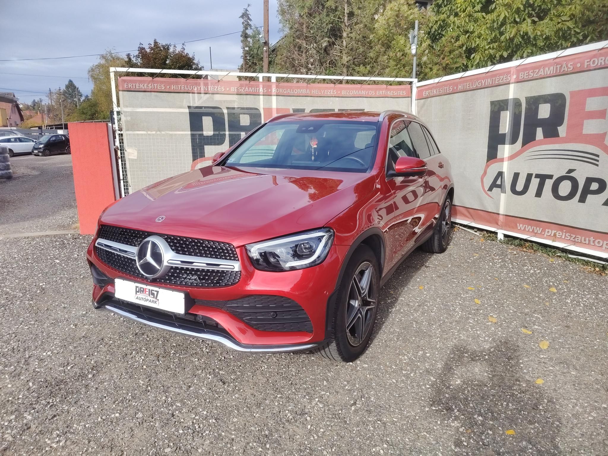MERCEDES-BENZ GLC 200 4Matic 9G-TRONIC Mild hybrid drive Vezetett szervizkönyv Tempomat Félbőr ülések 360-as kamera