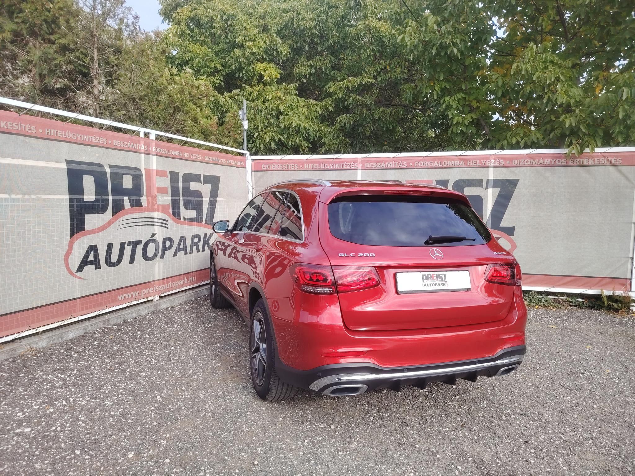 MERCEDES-BENZ GLC 200 4Matic 9G-TRONIC Mild hybrid drive Vezetett szervizkönyv Tempomat Félbőr ülések 360-as kamera