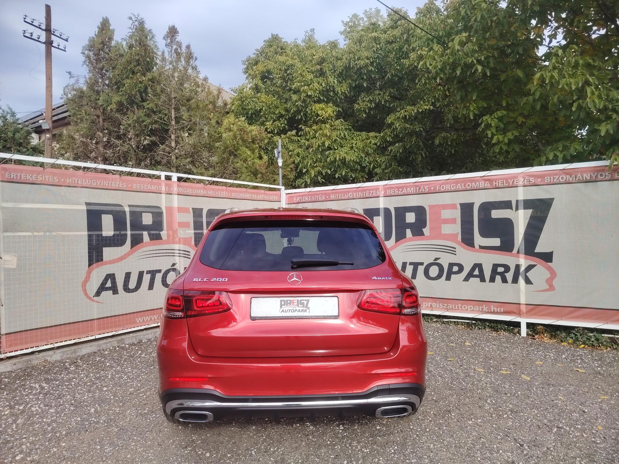 MERCEDES-BENZ GLC 200 4Matic 9G-TRONIC Mild hybrid drive Vezetett szervizkönyv Tempomat Félbőr ülések 360-as kamera