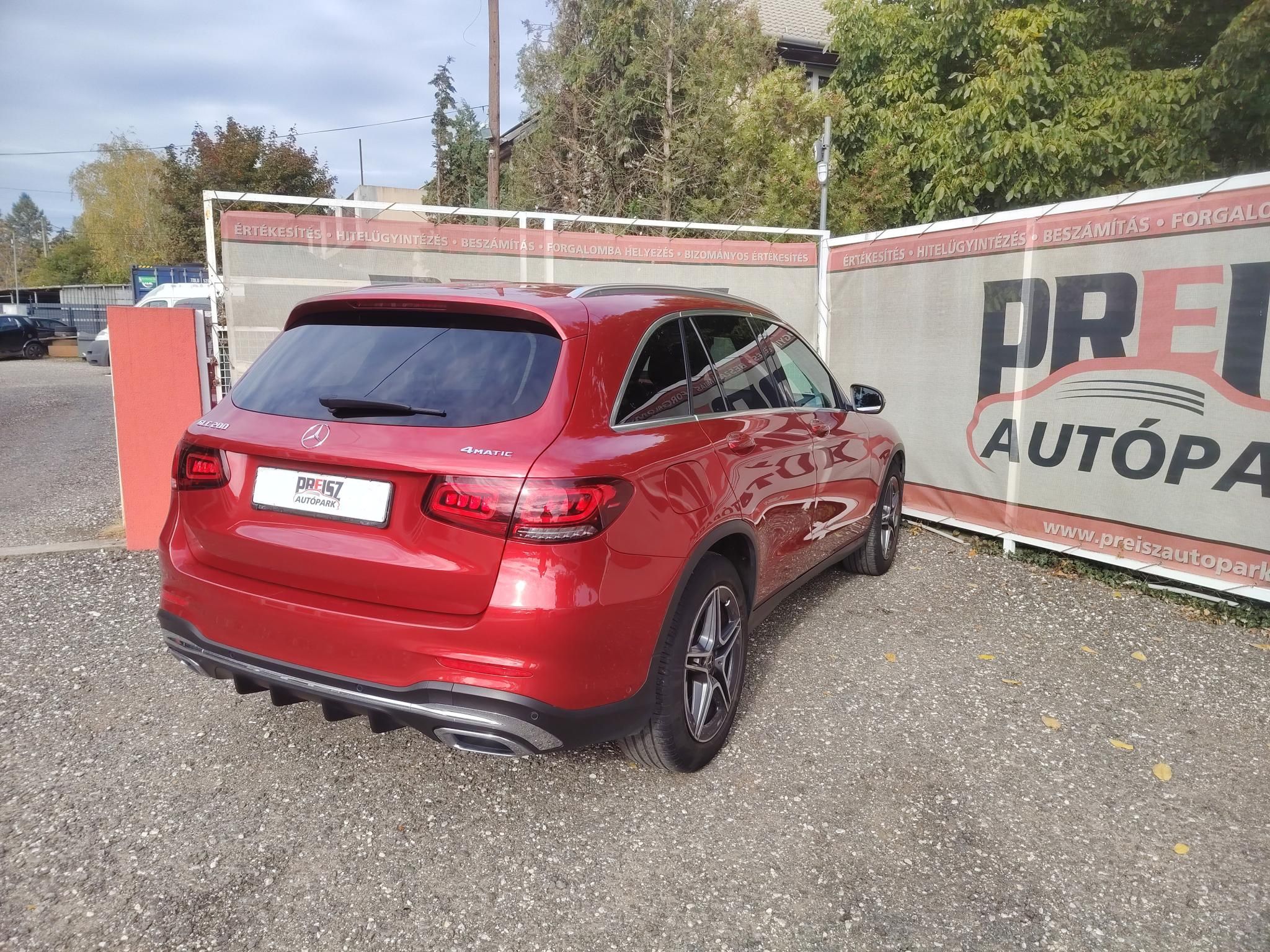 MERCEDES-BENZ GLC 200 4Matic 9G-TRONIC Mild hybrid drive Vezetett szervizkönyv Tempomat Félbőr ülések 360-as kamera