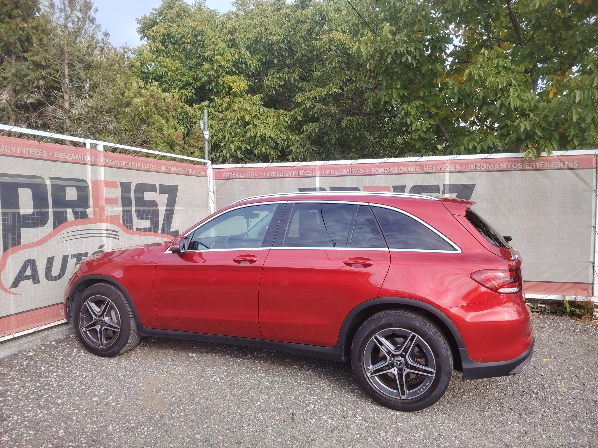 MERCEDES-BENZ GLC 200 4Matic 9G-TRONIC Mild hybrid drive Vezetett szervizkönyv Tempomat Félbőr ülések 360-as kamera