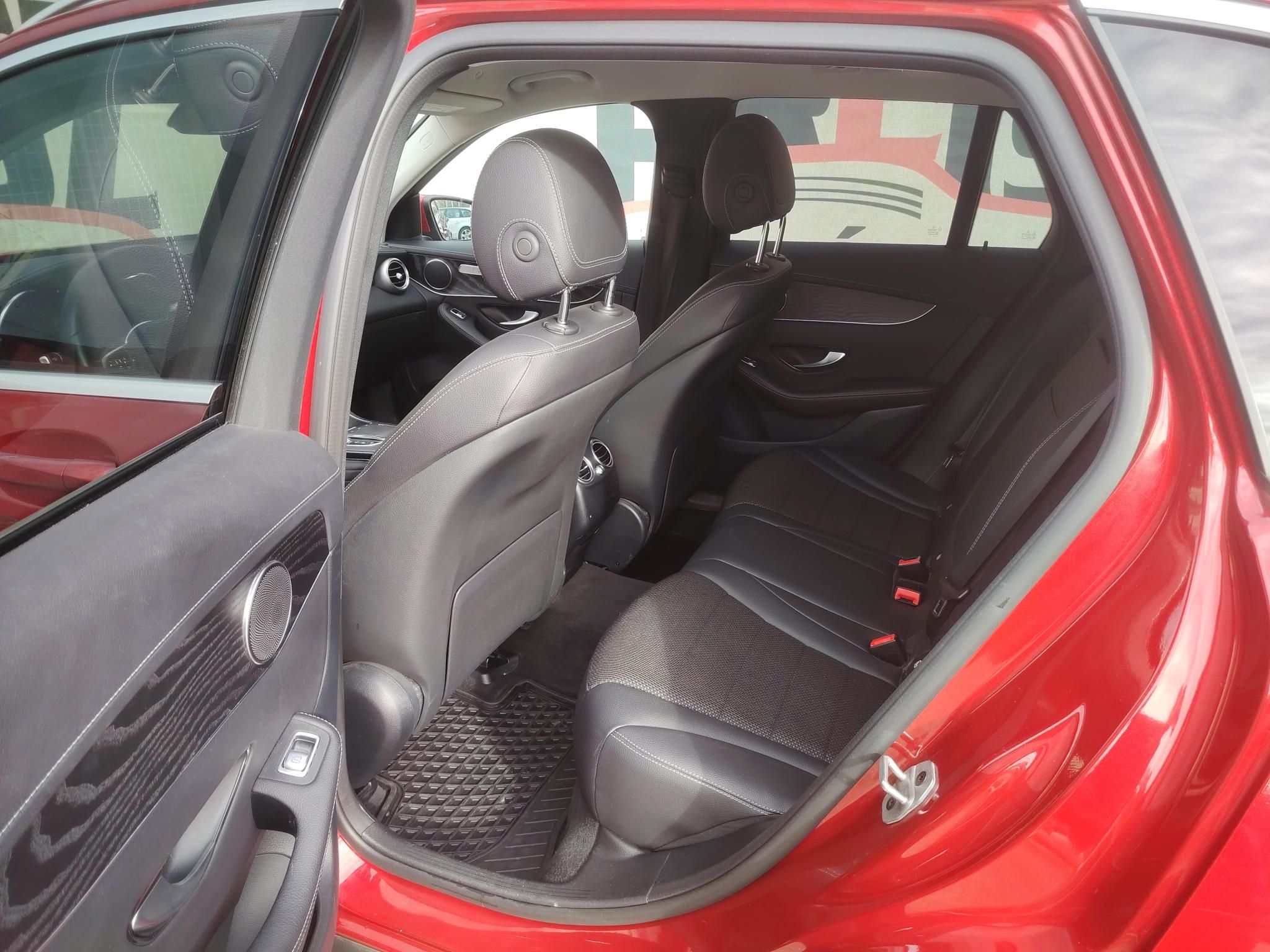 MERCEDES-BENZ GLC 200 4Matic 9G-TRONIC Mild hybrid drive Vezetett szervizkönyv Tempomat Félbőr ülések 360-as kamera