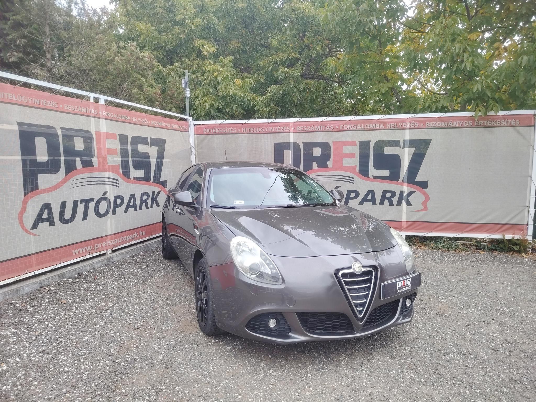 ALFA ROMEO GIULIETTA 2.0 JTDM-2 Distinctive Bőr belső Fűtött ülés Tolatóradar Négyévszakos gumik