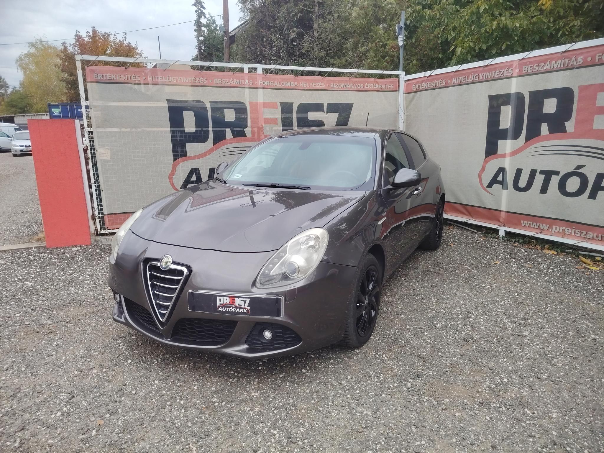 ALFA ROMEO GIULIETTA 2.0 JTDM-2 Distinctive Bőr belső Fűtött ülés Tolatóradar Négyévszakos gumik