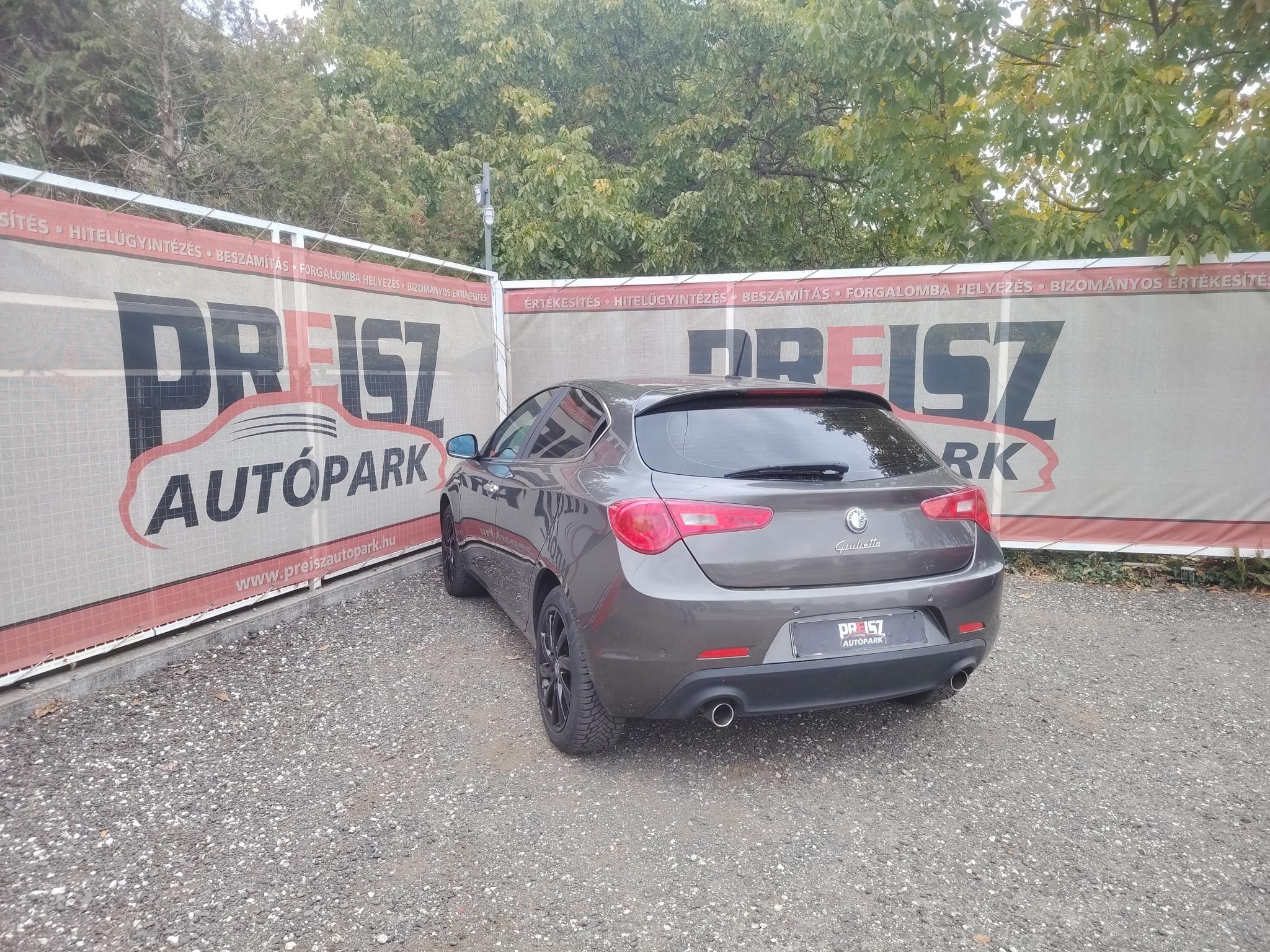 ALFA ROMEO GIULIETTA 2.0 JTDM-2 Distinctive Bőr belső Fűtött ülés Tolatóradar Négyévszakos gumik