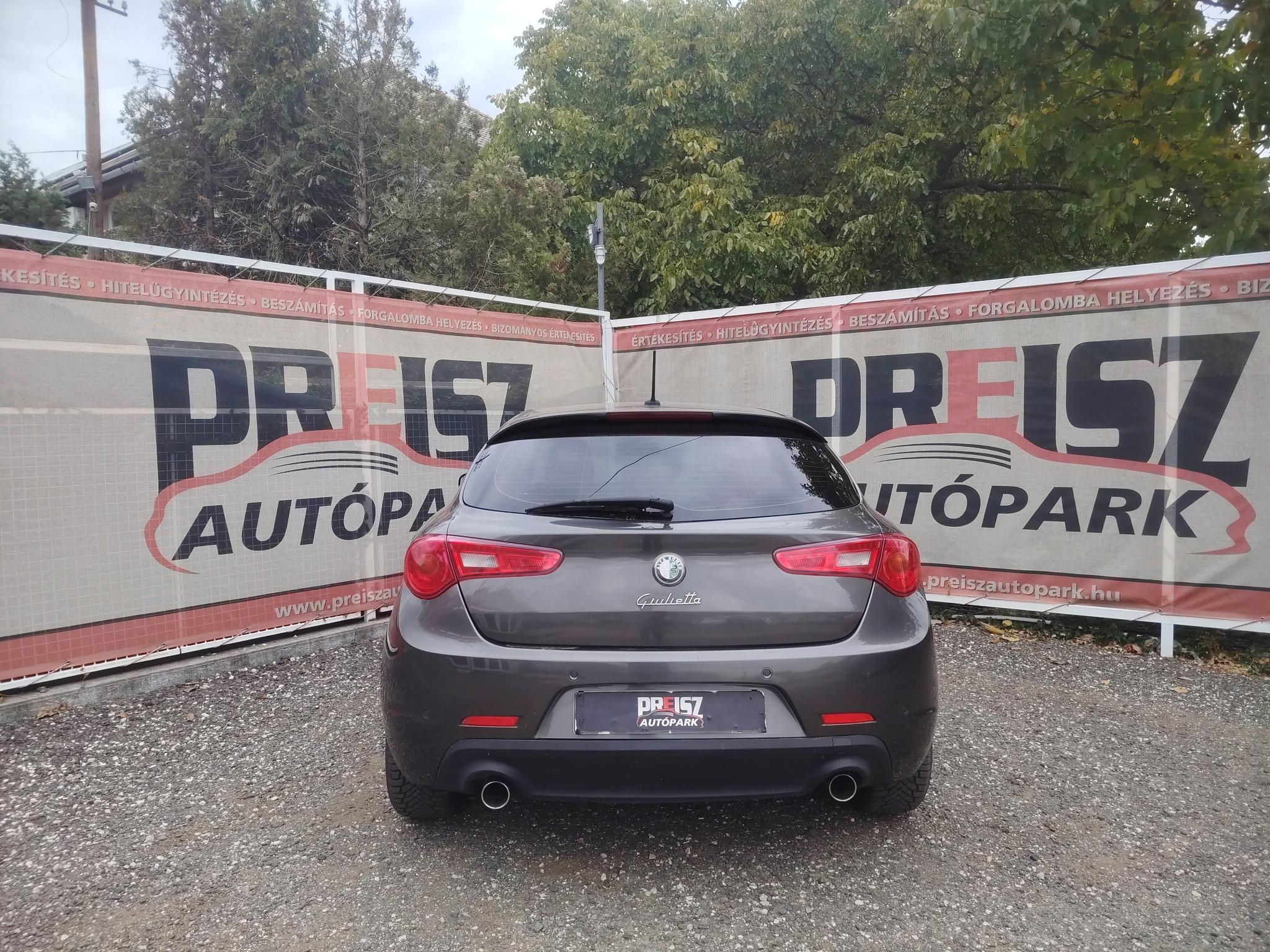 ALFA ROMEO GIULIETTA 2.0 JTDM-2 Distinctive Bőr belső Fűtött ülés Tolatóradar Négyévszakos gumik