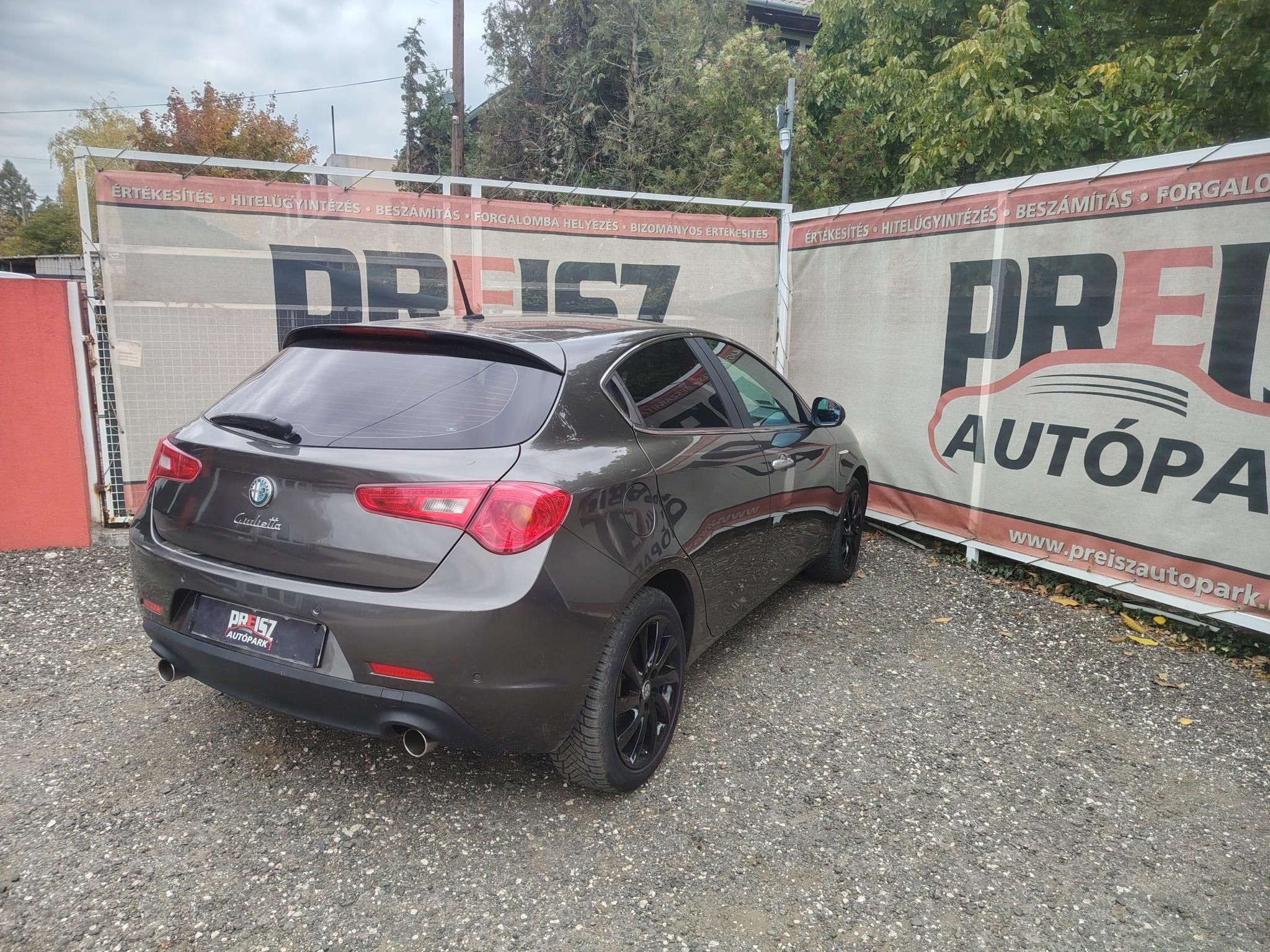 ALFA ROMEO GIULIETTA 2.0 JTDM-2 Distinctive Bőr belső Fűtött ülés Tolatóradar Négyévszakos gumik