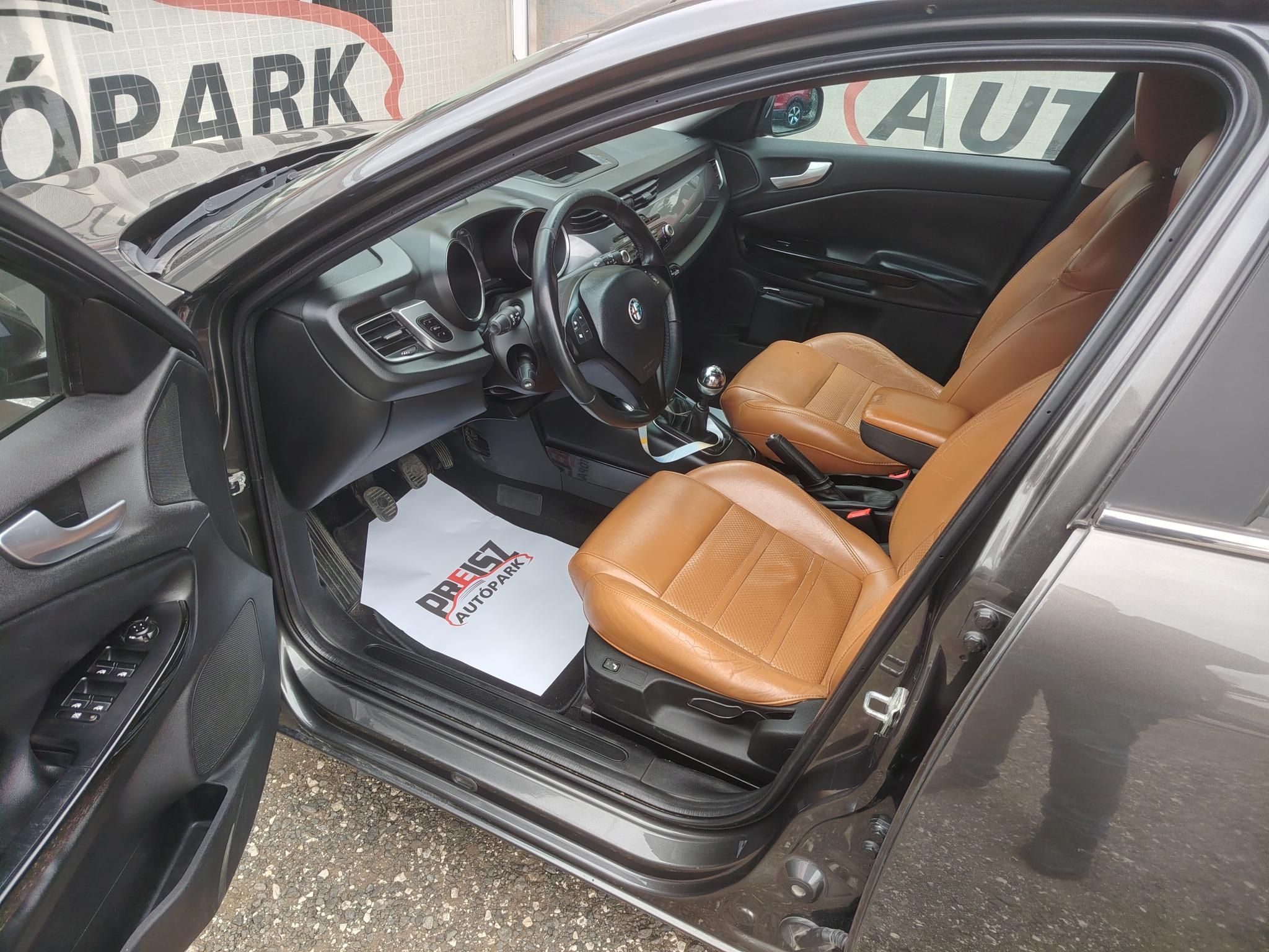 ALFA ROMEO GIULIETTA 2.0 JTDM-2 Distinctive Bőr belső Fűtött ülés Tolatóradar Négyévszakos gumik