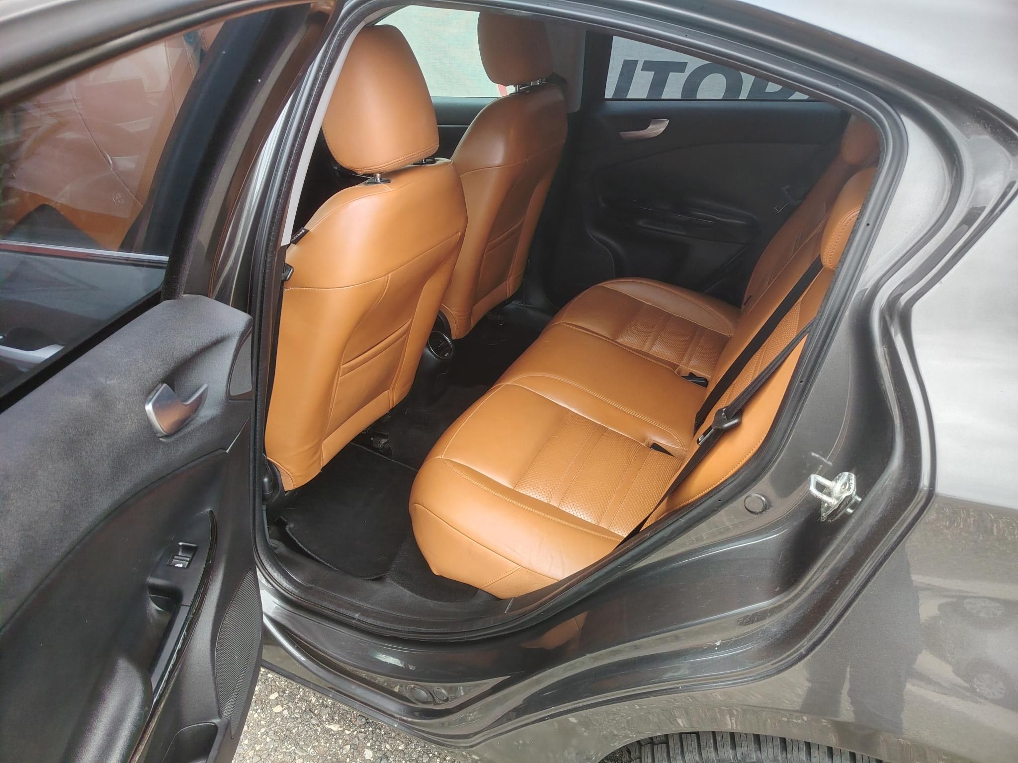 ALFA ROMEO GIULIETTA 2.0 JTDM-2 Distinctive Bőr belső Fűtött ülés Tolatóradar Négyévszakos gumik