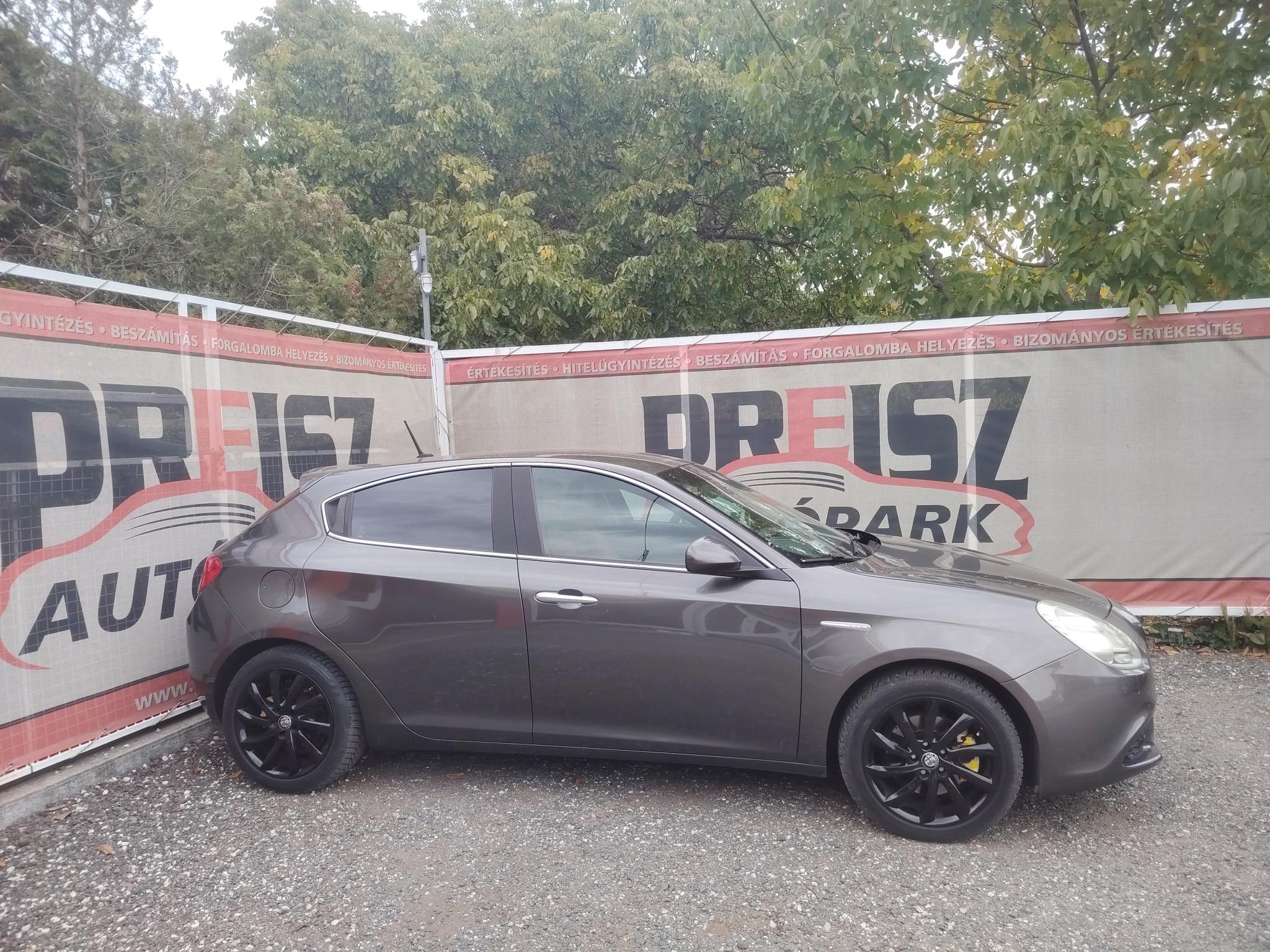 ALFA ROMEO GIULIETTA 2.0 JTDM-2 Distinctive Bőr belső Fűtött ülés Tolatóradar Négyévszakos gumik