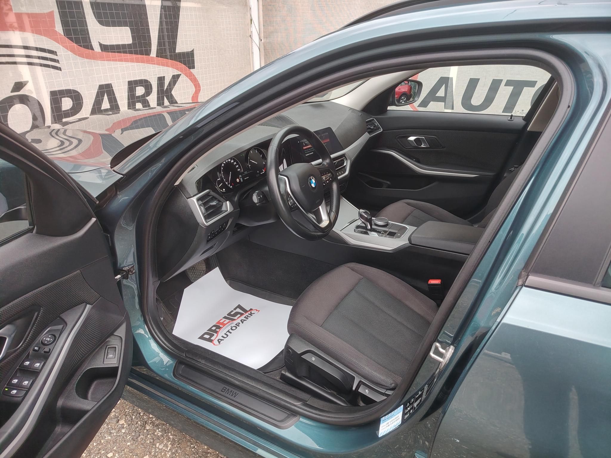 BMW 320d xDrive (Automata) Tempomat Kulcsnélkülii indítás Első-hátsó parkolóradar Tolatókamera