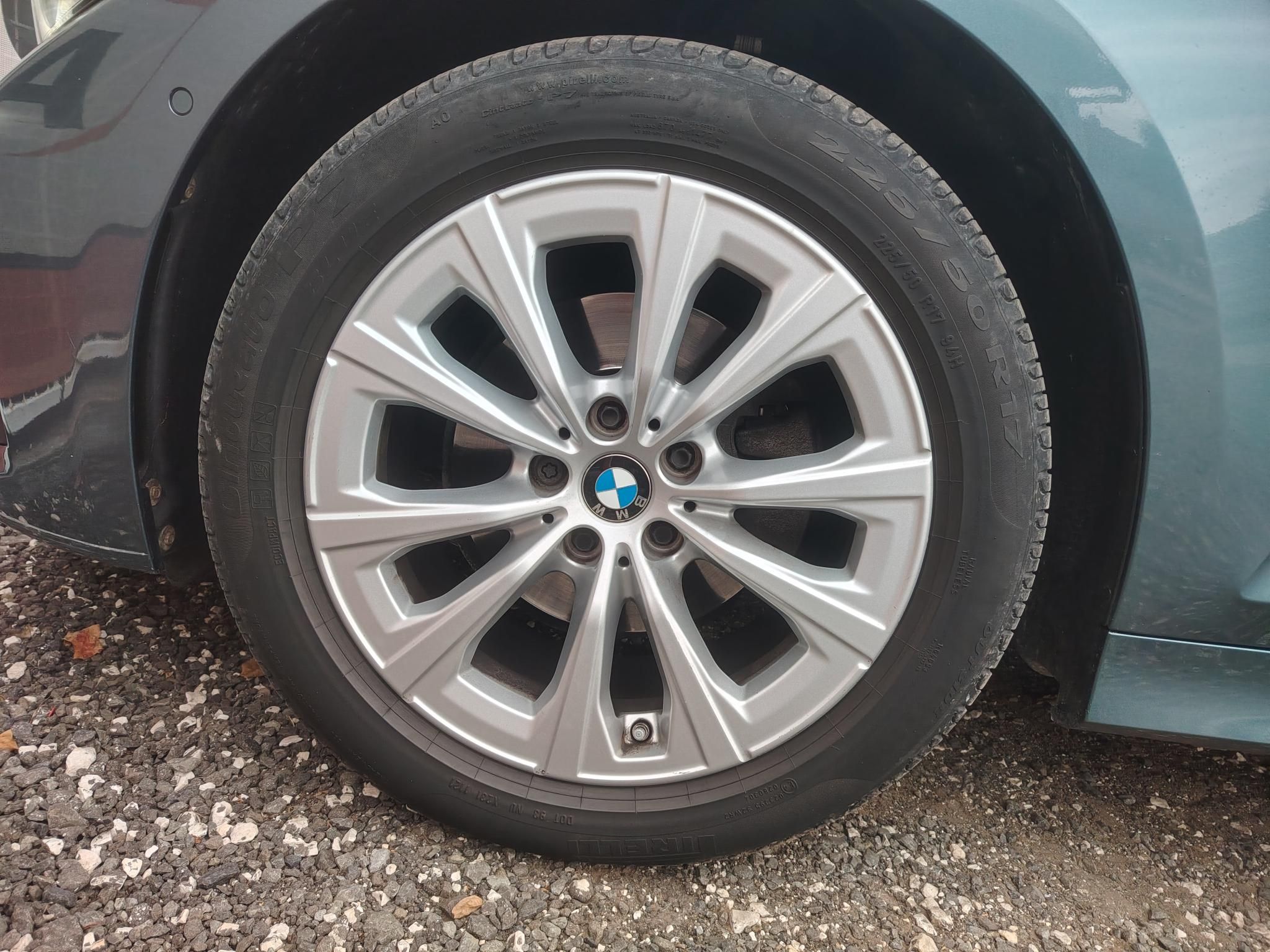 BMW 320d xDrive (Automata) Tempomat Kulcsnélkülii indítás Első-hátsó parkolóradar Tolatókamera