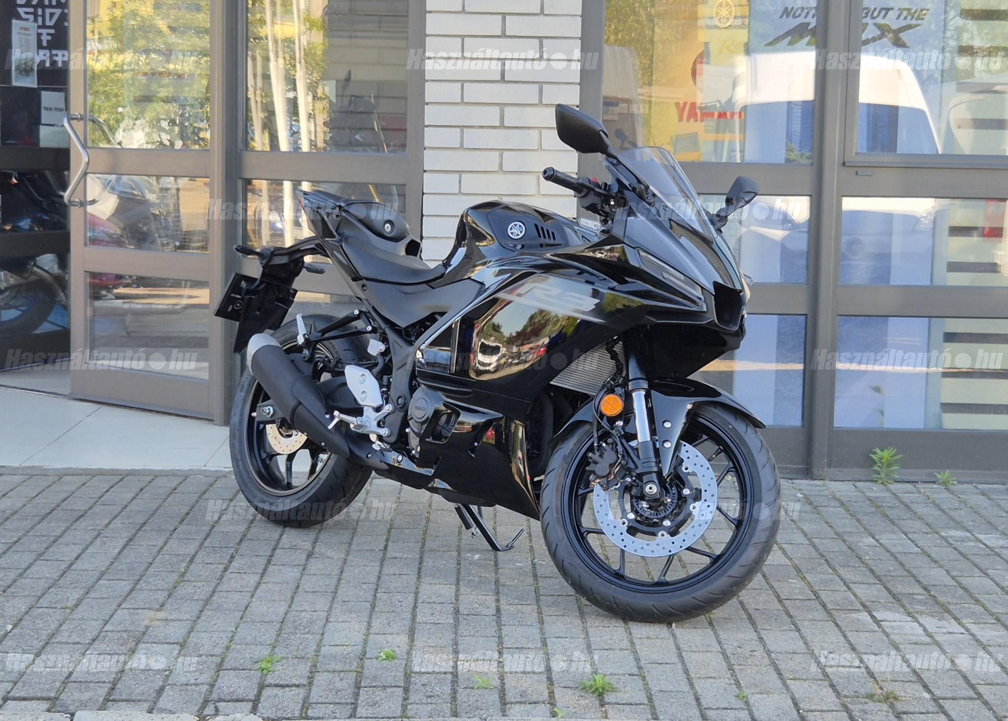 YAMAHA YZF R3