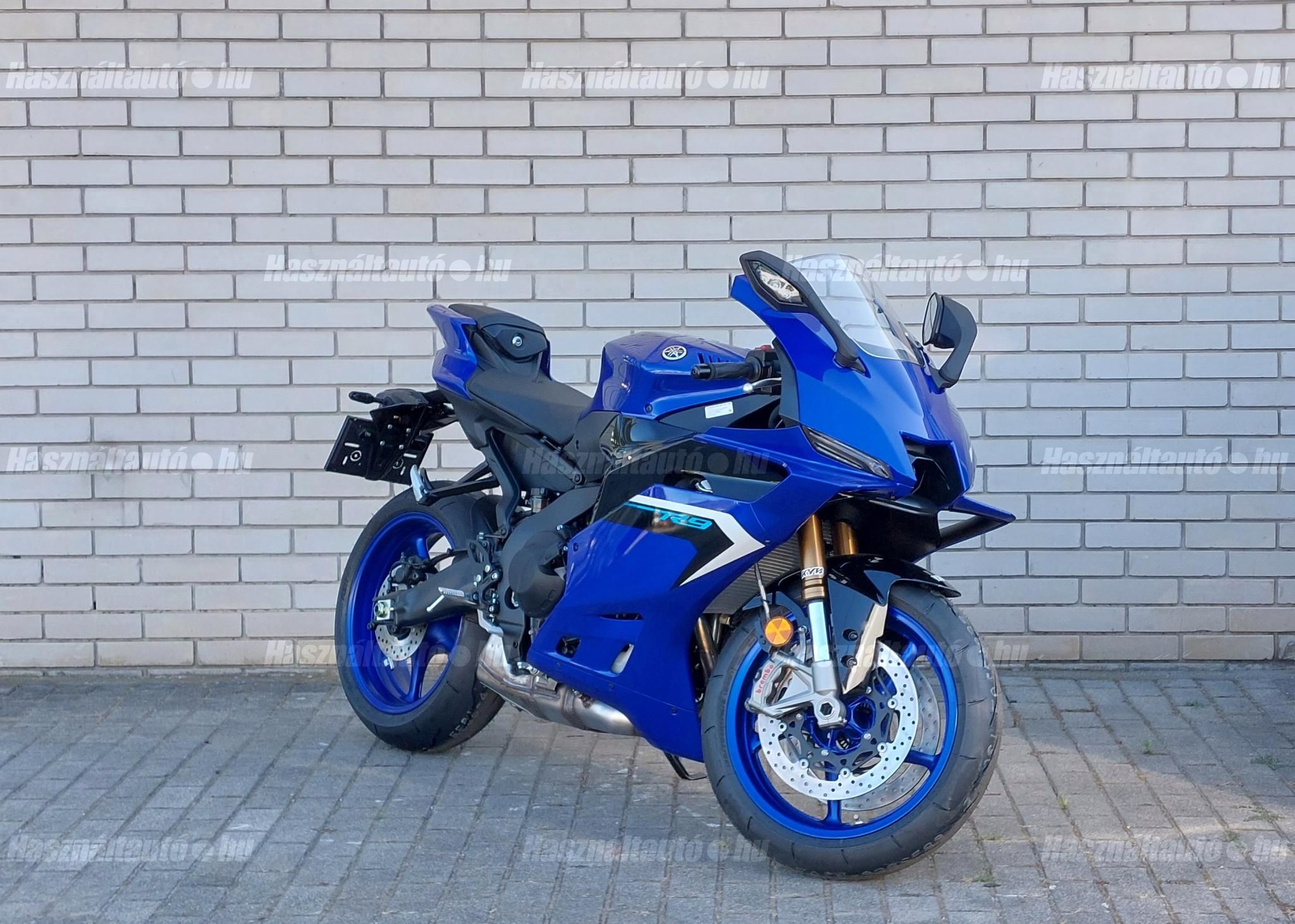 YAMAHA R9