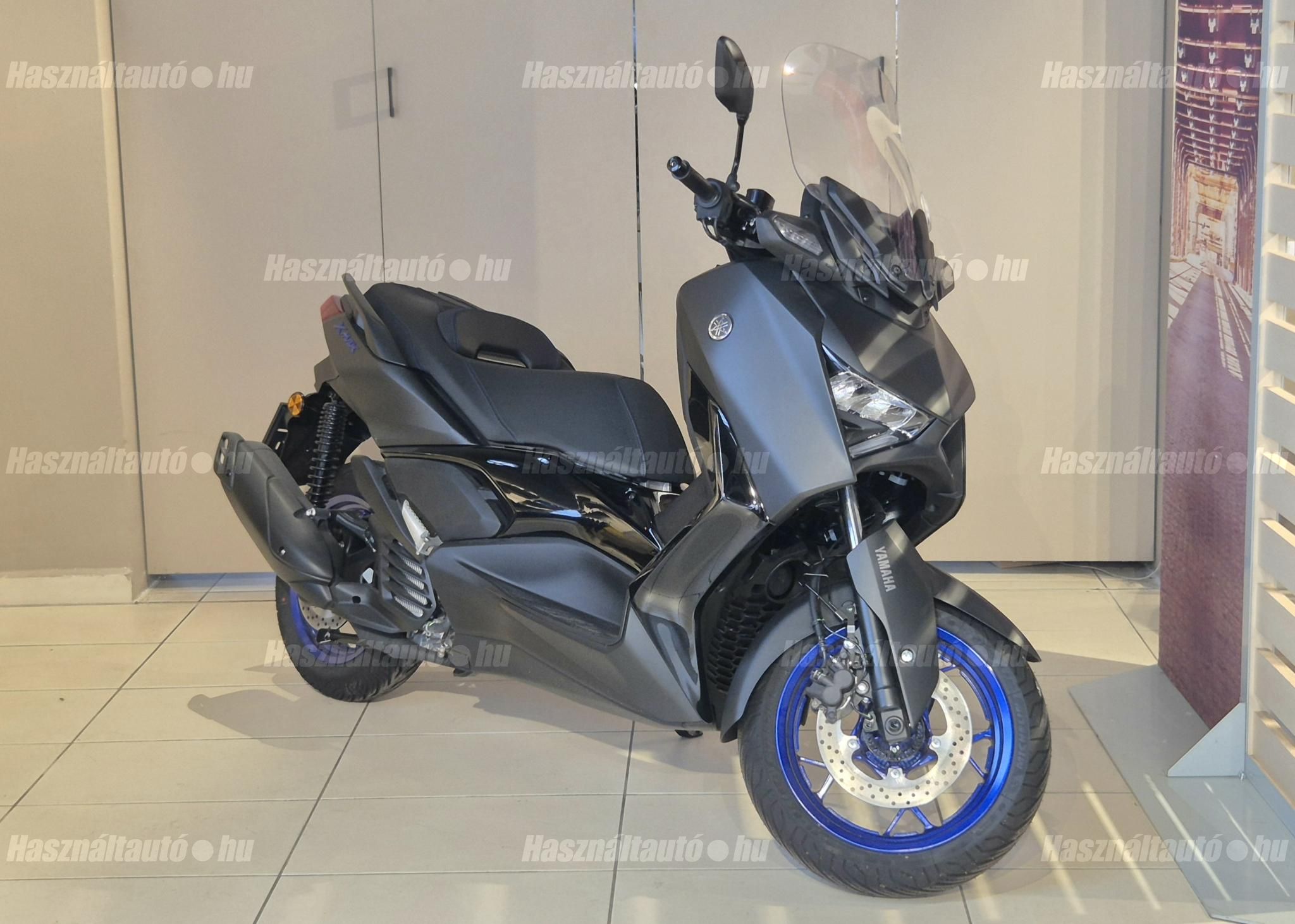 YAMAHA X-MAX 125