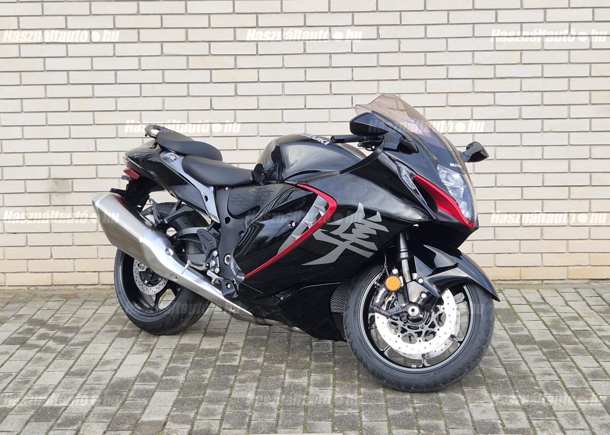 SUZUKI GSX 1300 R (HAYABUSA)