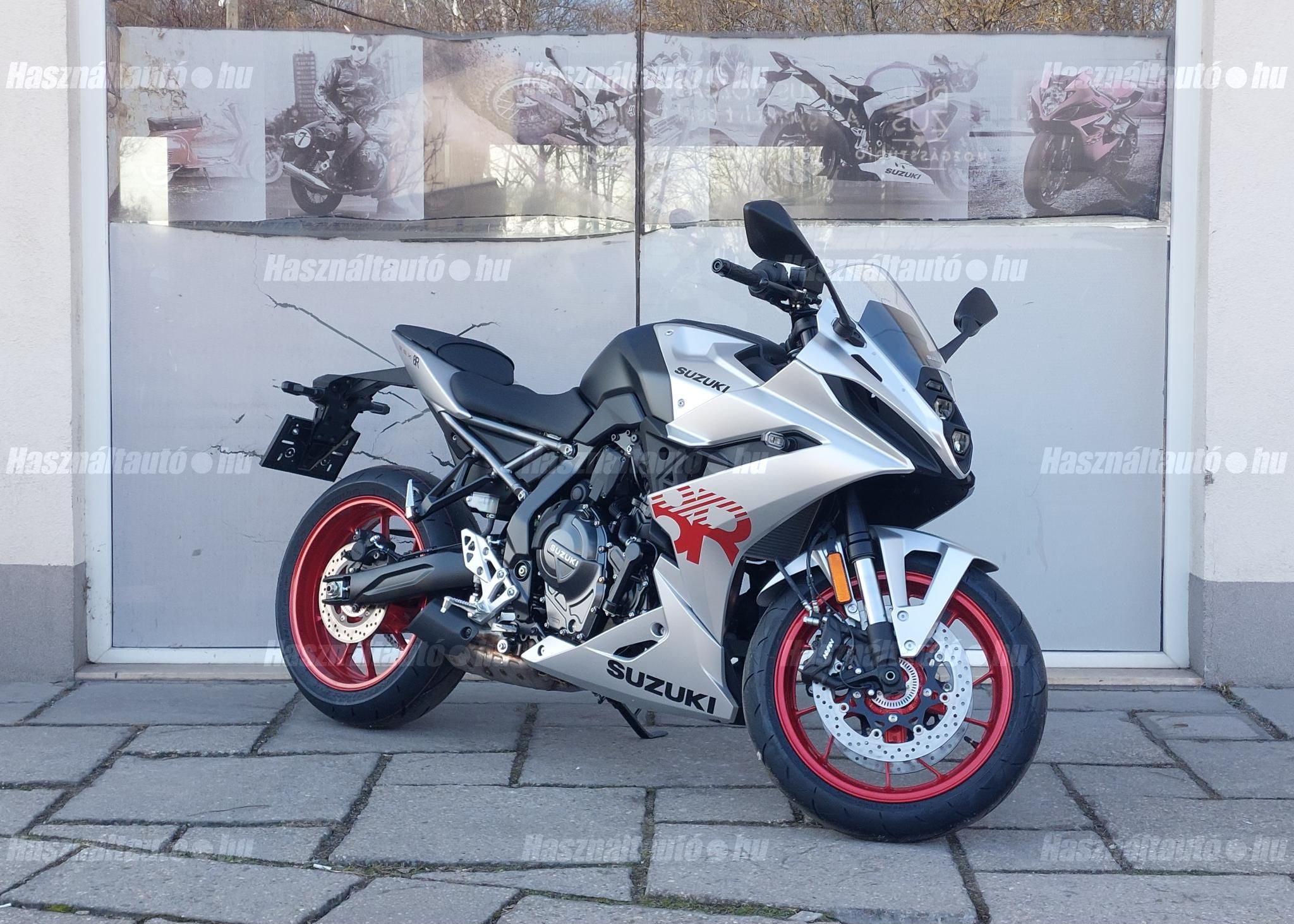 SUZUKI GSX 8 R
