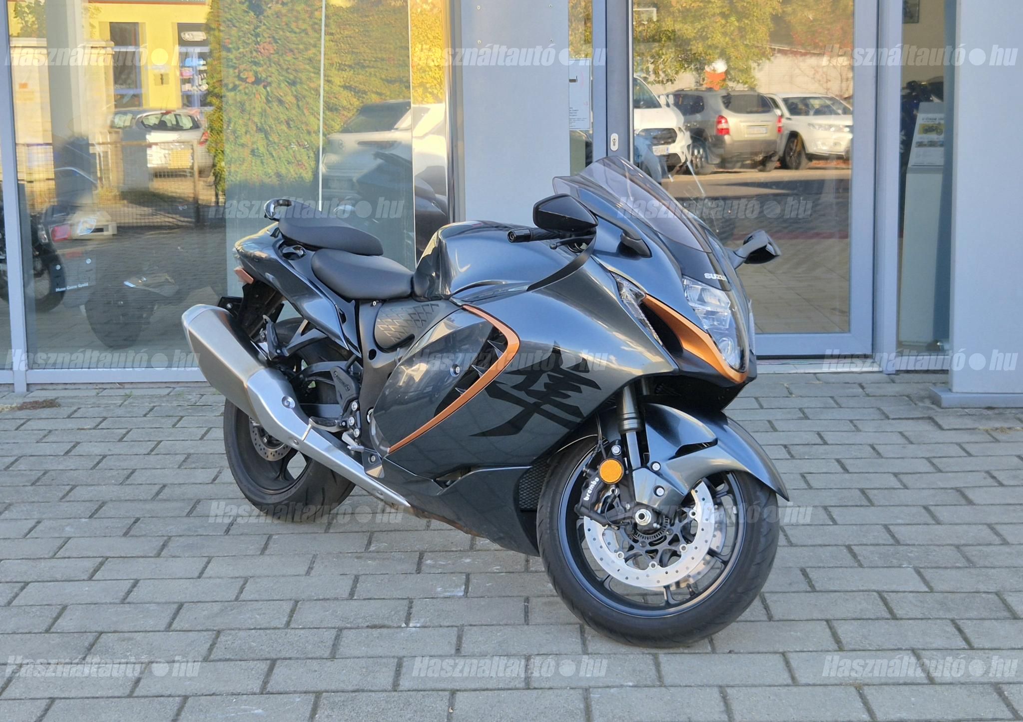 SUZUKI GSX 1300 R (HAYABUSA)