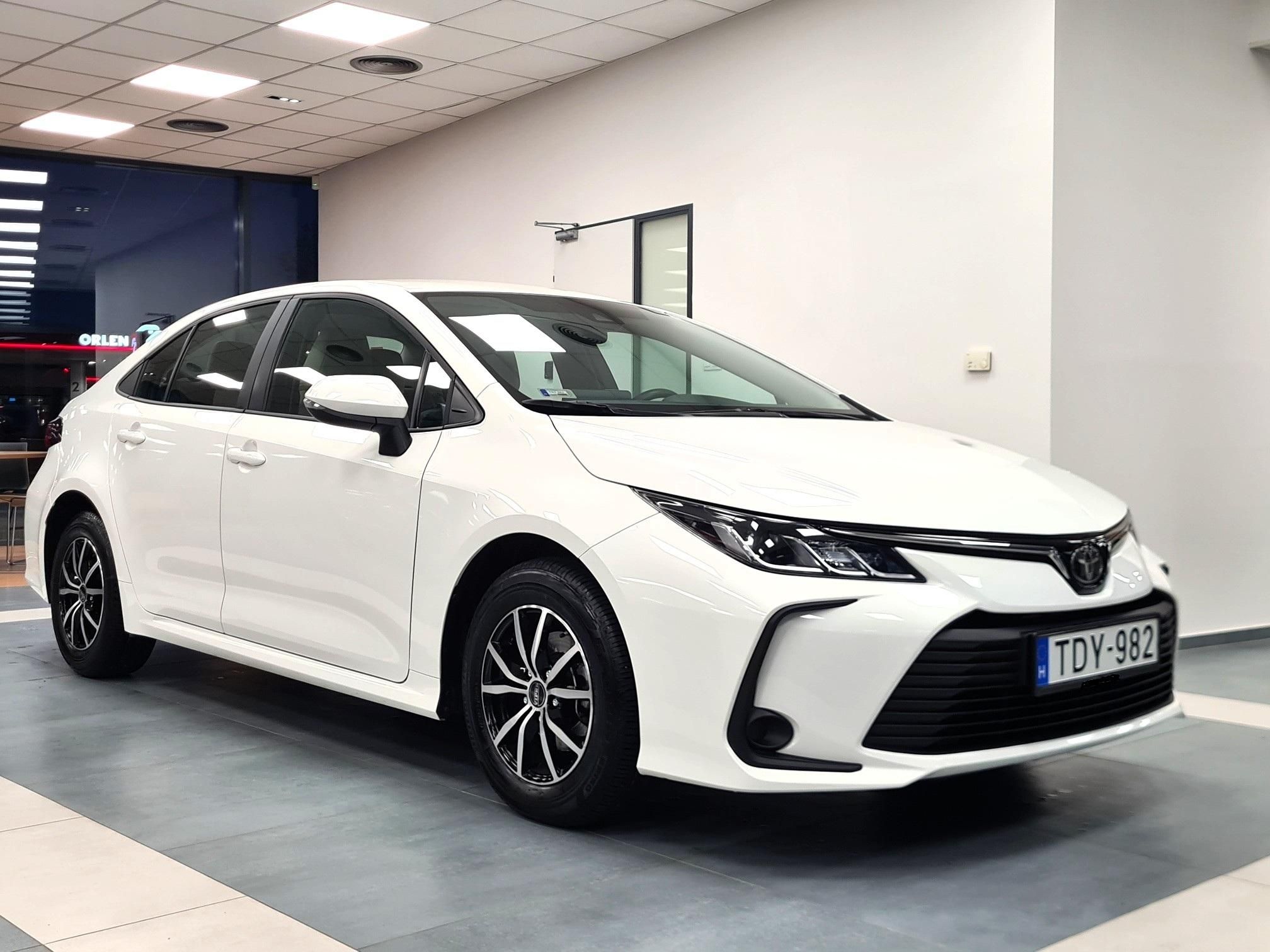 COROLLA Sedan 1.5 Active 1.TUL! 34.400 KM MO-i!