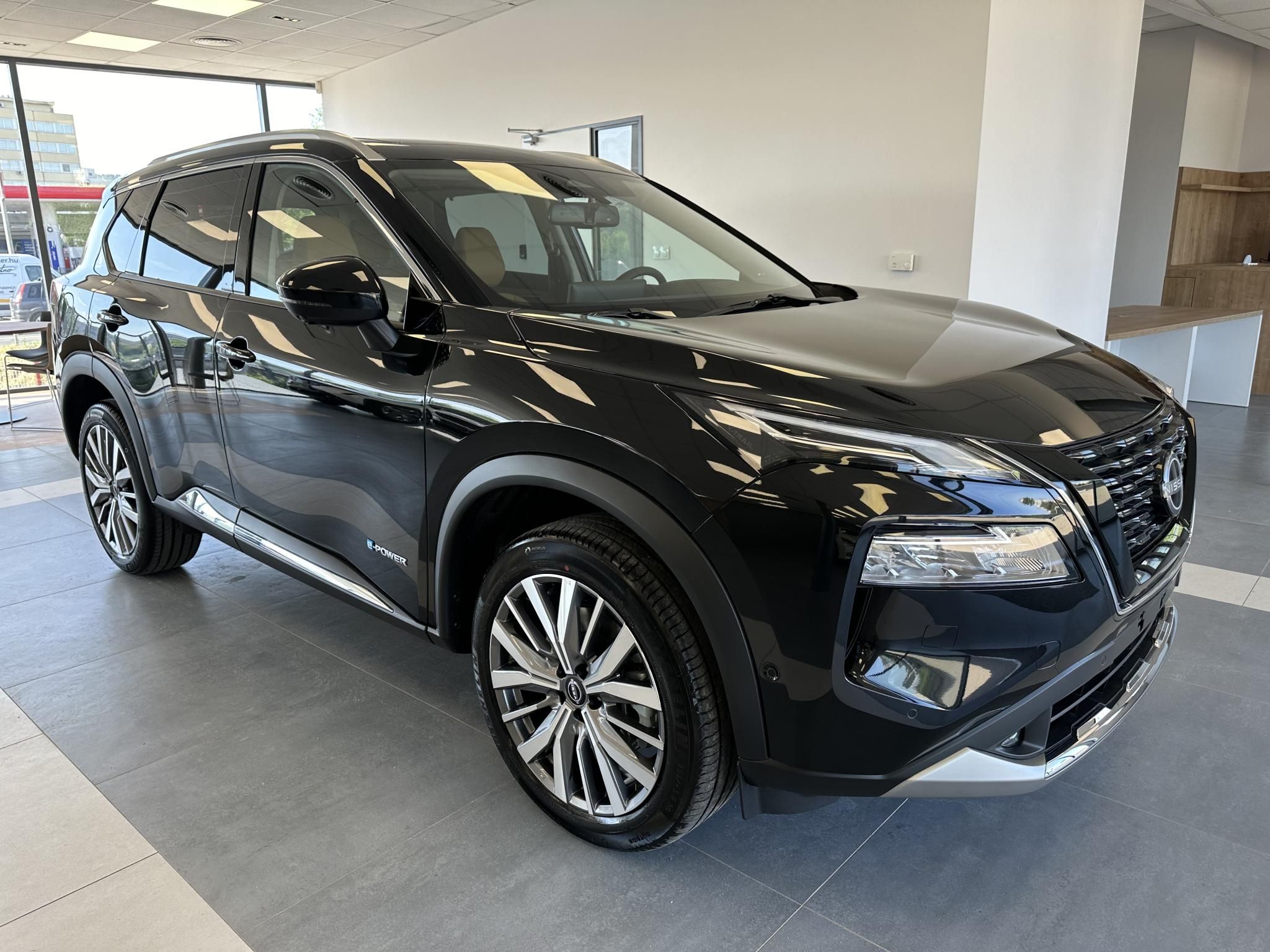 X-TRAIL 1.5 e-Power Tekna (Automata) Nappa bőr + BOSE + Elektromosan nyitható napfénytető + Head UpDisplay KÉSZLETEN