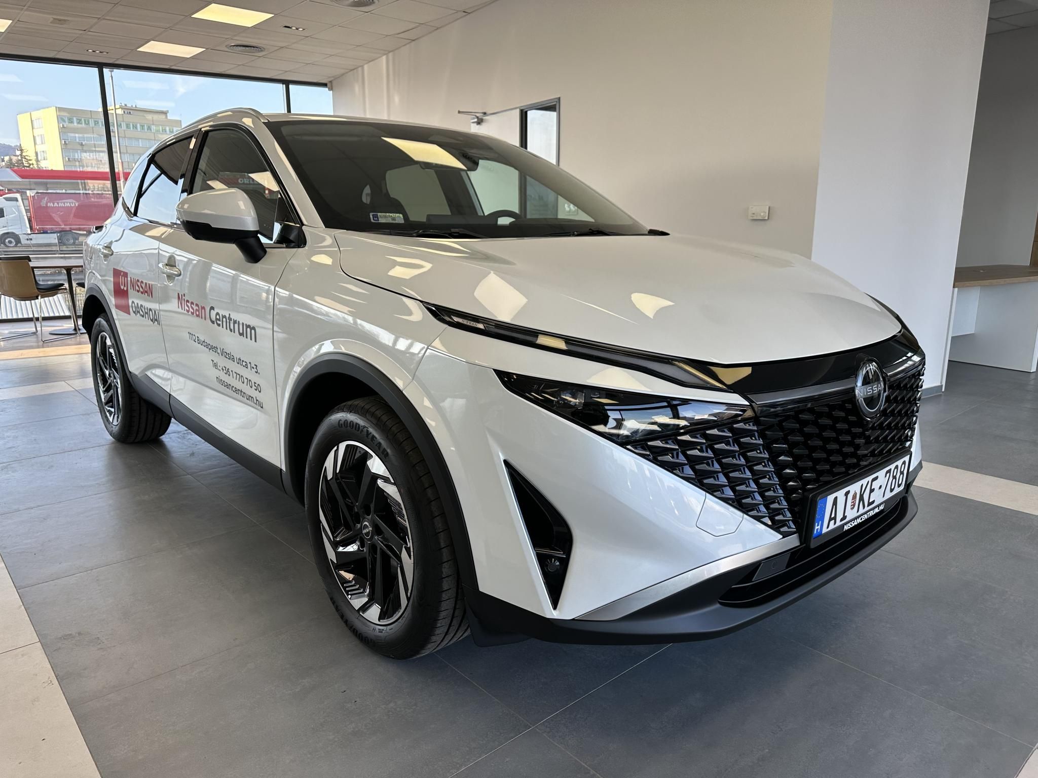 QASHQAI 1.3 DIG-T Mild Hybrid N-Connecta X-Tronic + téli csomag + Komfort csomag! Bemutató autó BOMBA ÁRON!!!