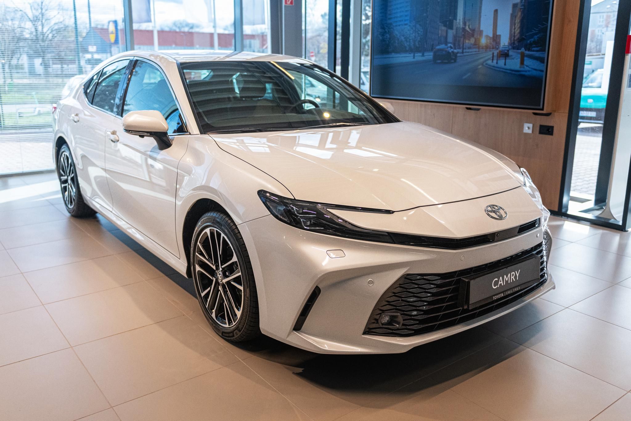 TOYOTA CAMRY