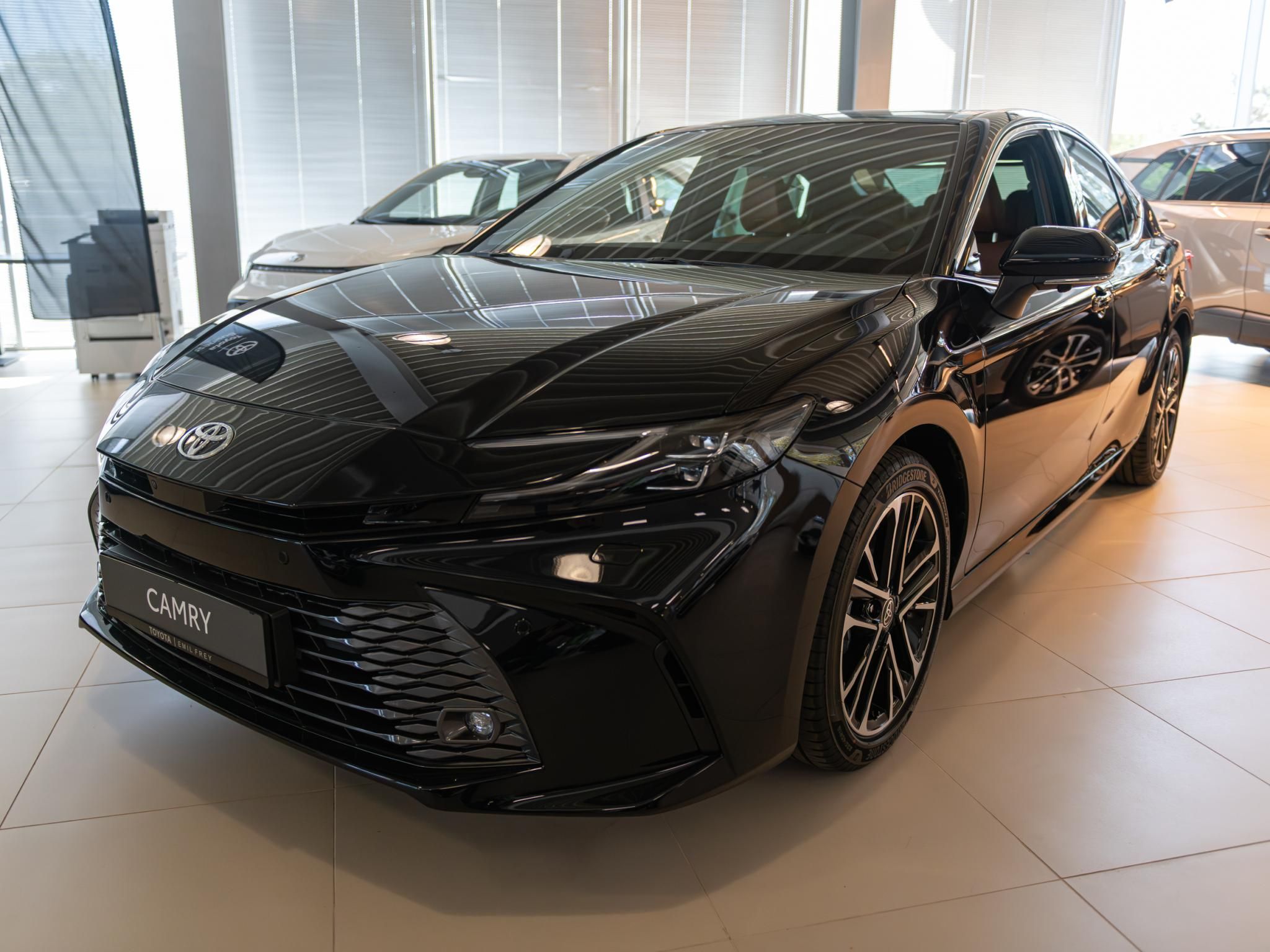 TOYOTA CAMRY