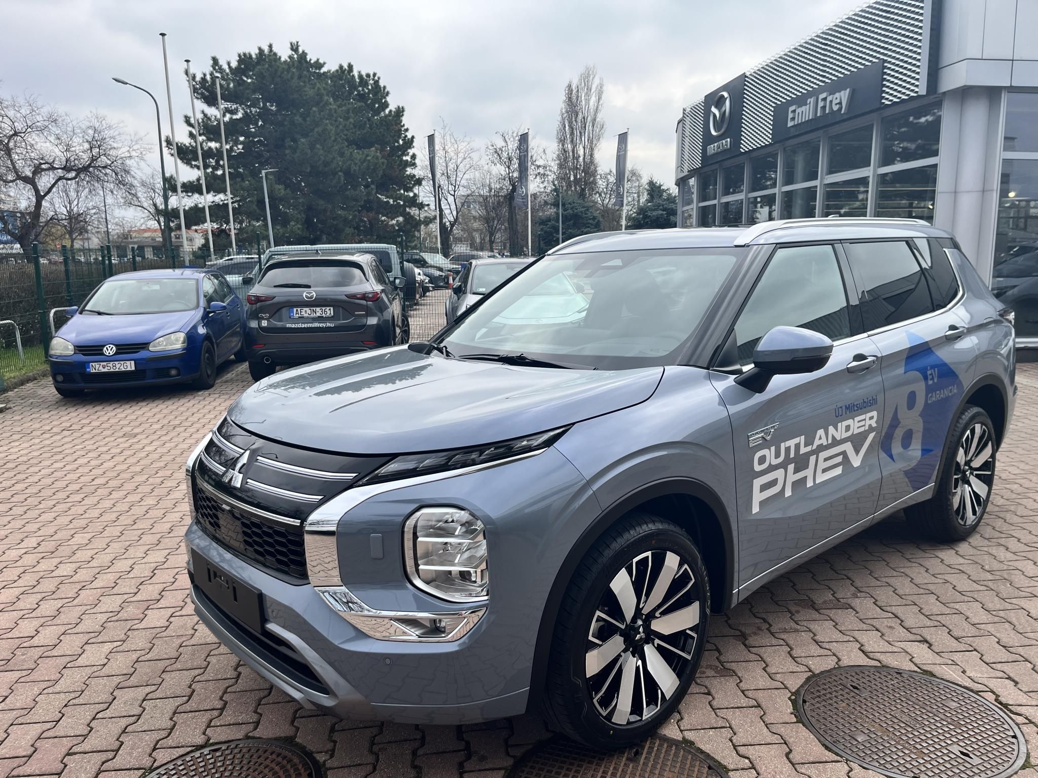 MITSUBISHI OUTLANDER