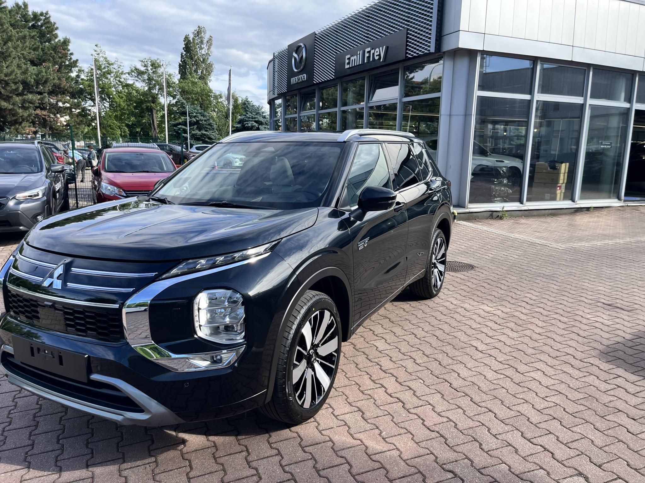 MITSUBISHI OUTLANDER