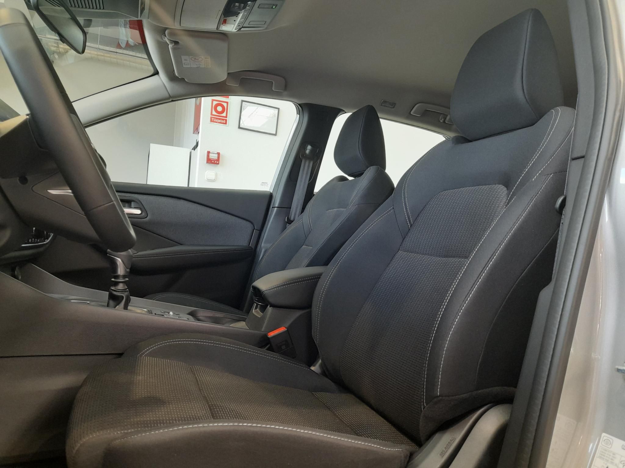 NISSAN QASHQAI 1.3 DIG-T Mild Hybrid Acenta TÖBB SZÍN. GYORS BEÉRKEZÉS! + TÉLI CSOMAG ! + Lízing esetén 1% THM! - 9. kép