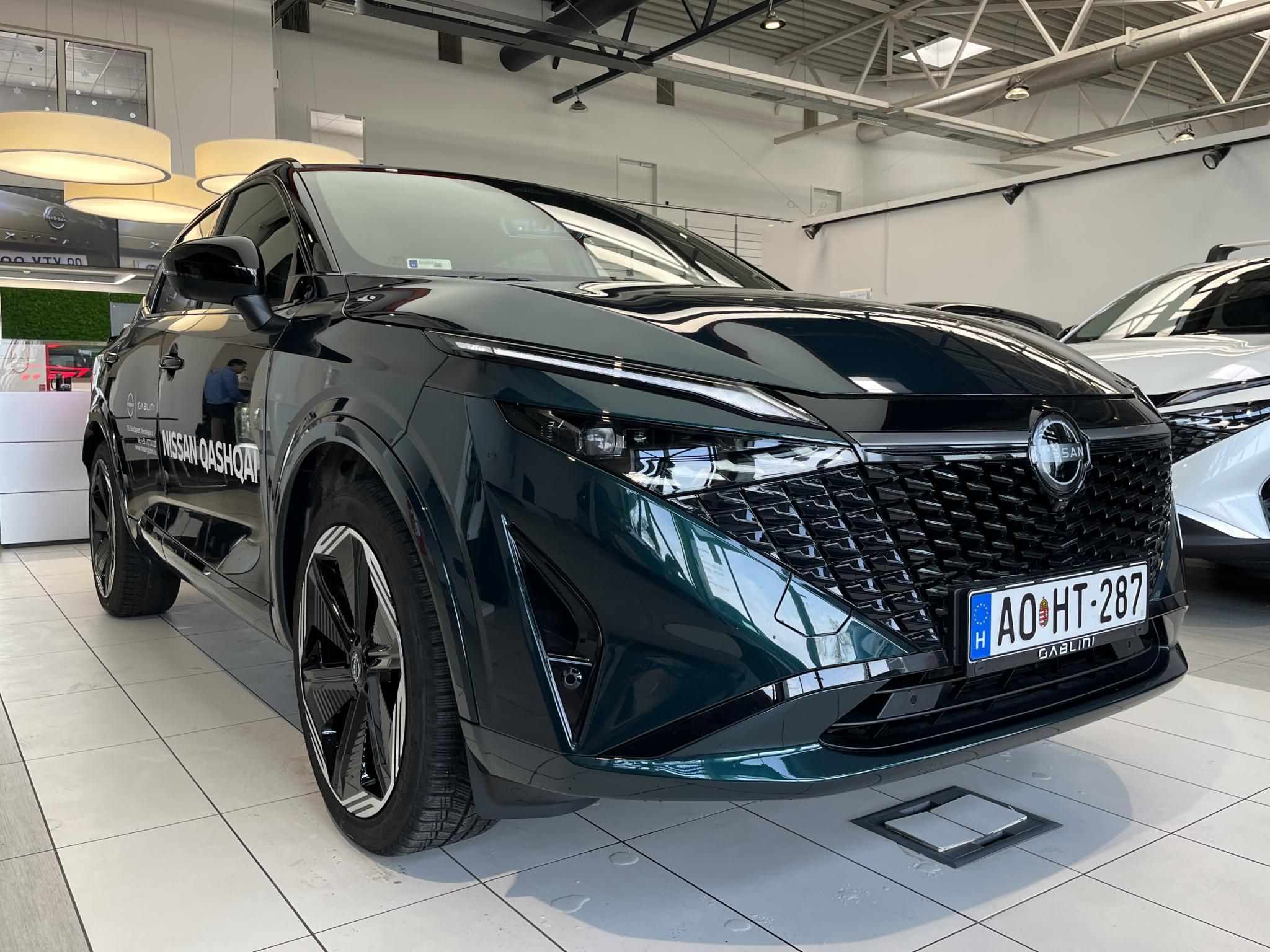 NISSAN QASHQAI 1.3 DIG-T Mild N-Design X-Tronic + Komfort csomag + TÉLI GUMI SZETT! - 4. kép