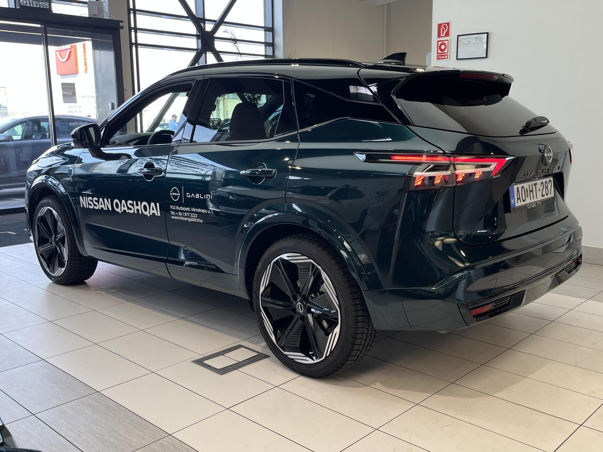 NISSAN QASHQAI 1.3 DIG-T Mild N-Design X-Tronic + Komfort csomag + TÉLI GUMI SZETT! - 3. kép