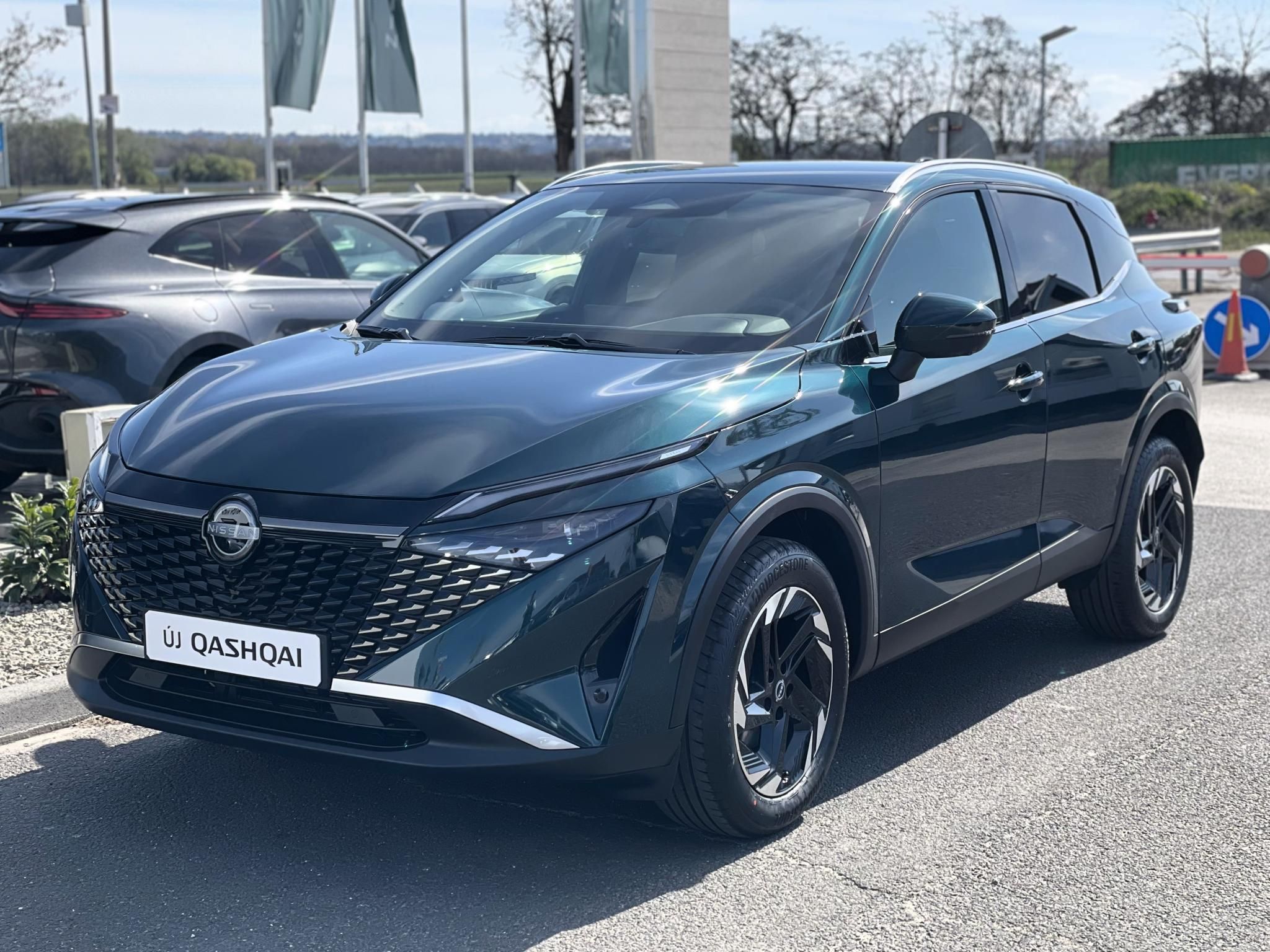 NISSAN QASHQAI 1.3 DIG-T Mild Hybrid N-Connecta +TÉLI CSOMAG + VERHETETLEN ÁR!