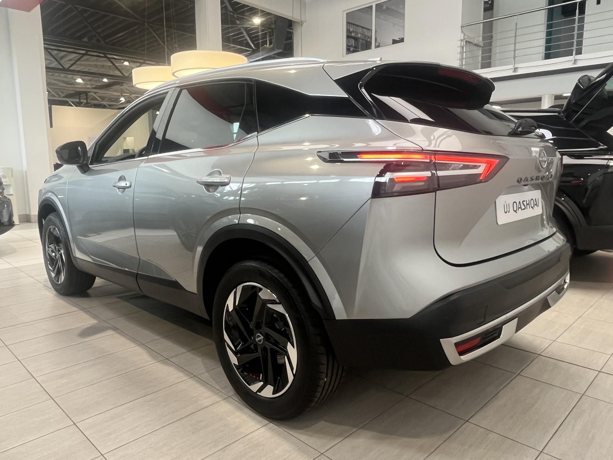 NISSAN QASHQAI 1.3 DIG-T Mild Hybrid N-Connecta +TÉLI CSOMAG + VERHETETLEN ÁR! - 2. kép